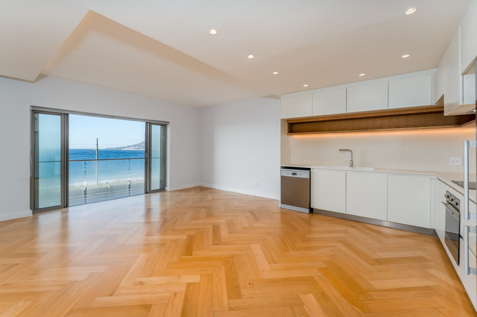 “Luxury Sea-Facing Apartment in Harbour Bay - Wake Up to False Bay Every Morning.”
