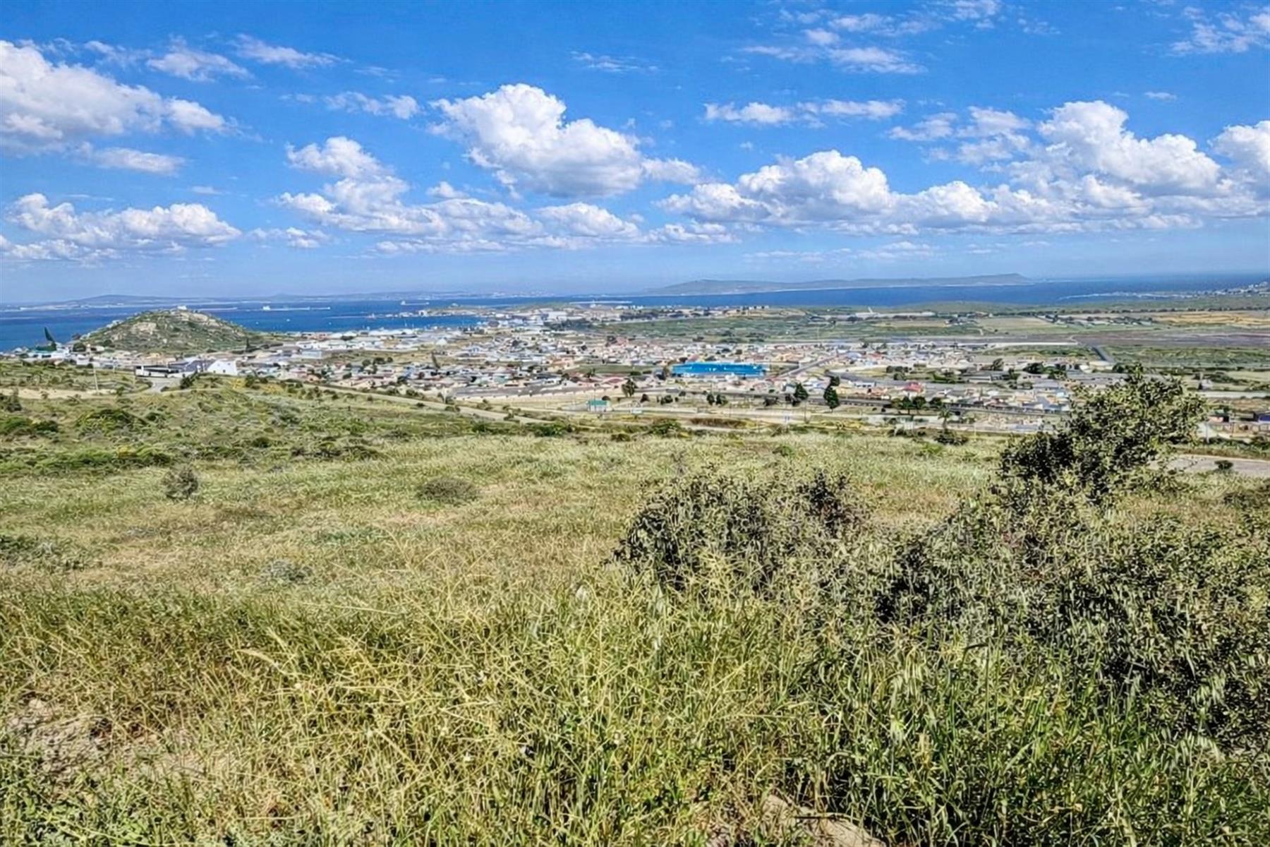 721m² Vacant Stand in Hoogland Mountain Estate - Secure Coastal Living with Views