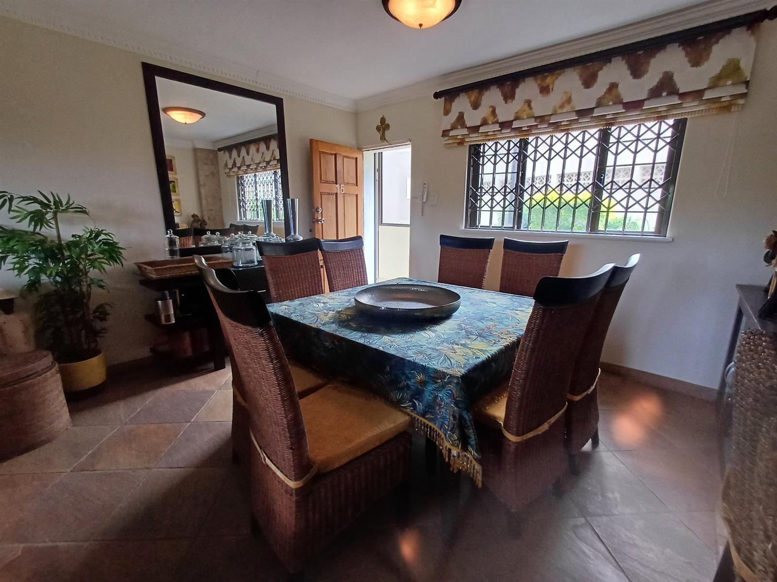 Beautiful 2 Bedroom Seaside Apartment on Umhlanga Promenade For Sale