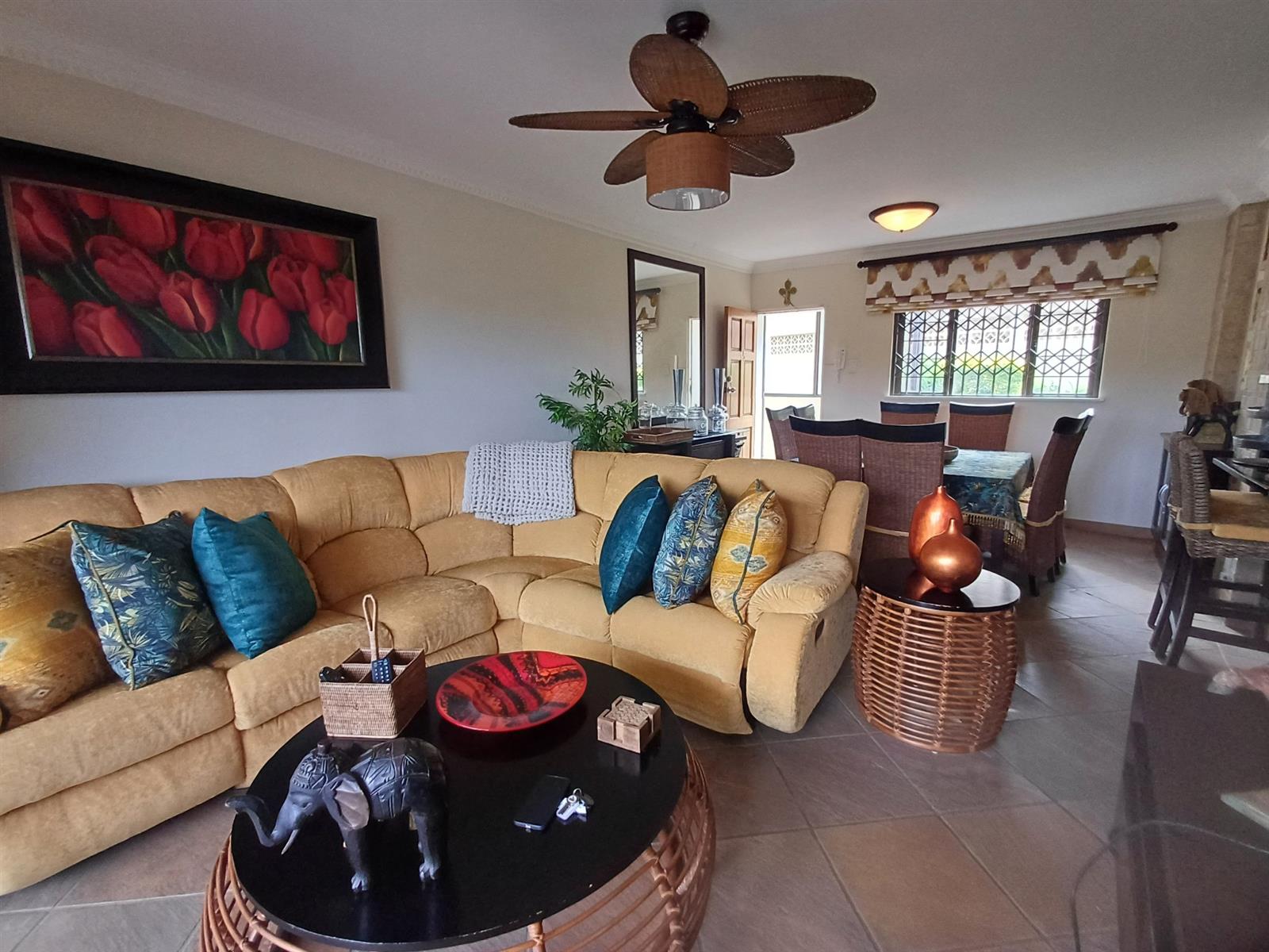 Beautiful 2 Bedroom Seaside Apartment on Umhlanga Promenade For Sale