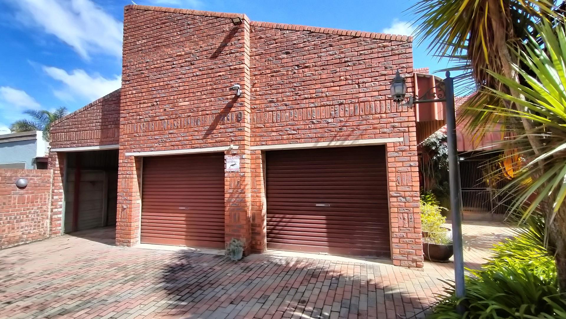 Exclusive Modern Family home with a lot to offer for the selective Buyer