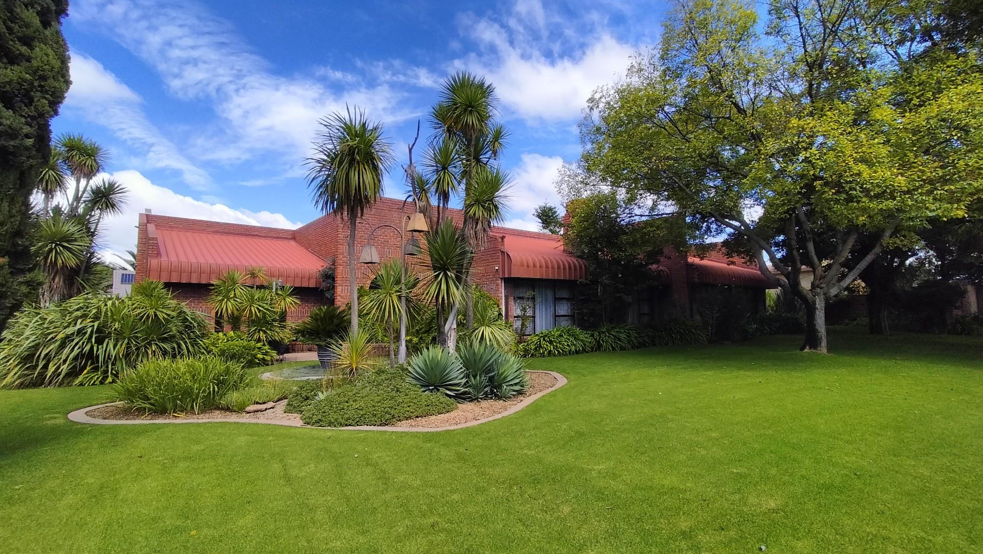 Exclusive Modern Family home with a lot to offer for the selective Buyer