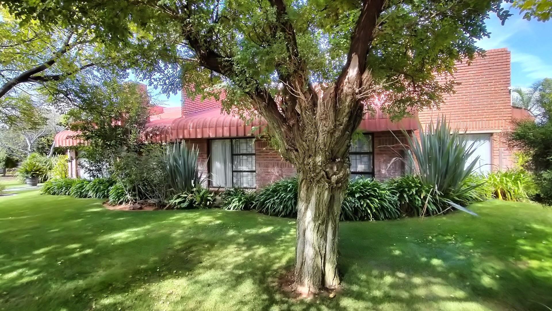 Exclusive Modern Family home with a lot to offer for the selective Buyer