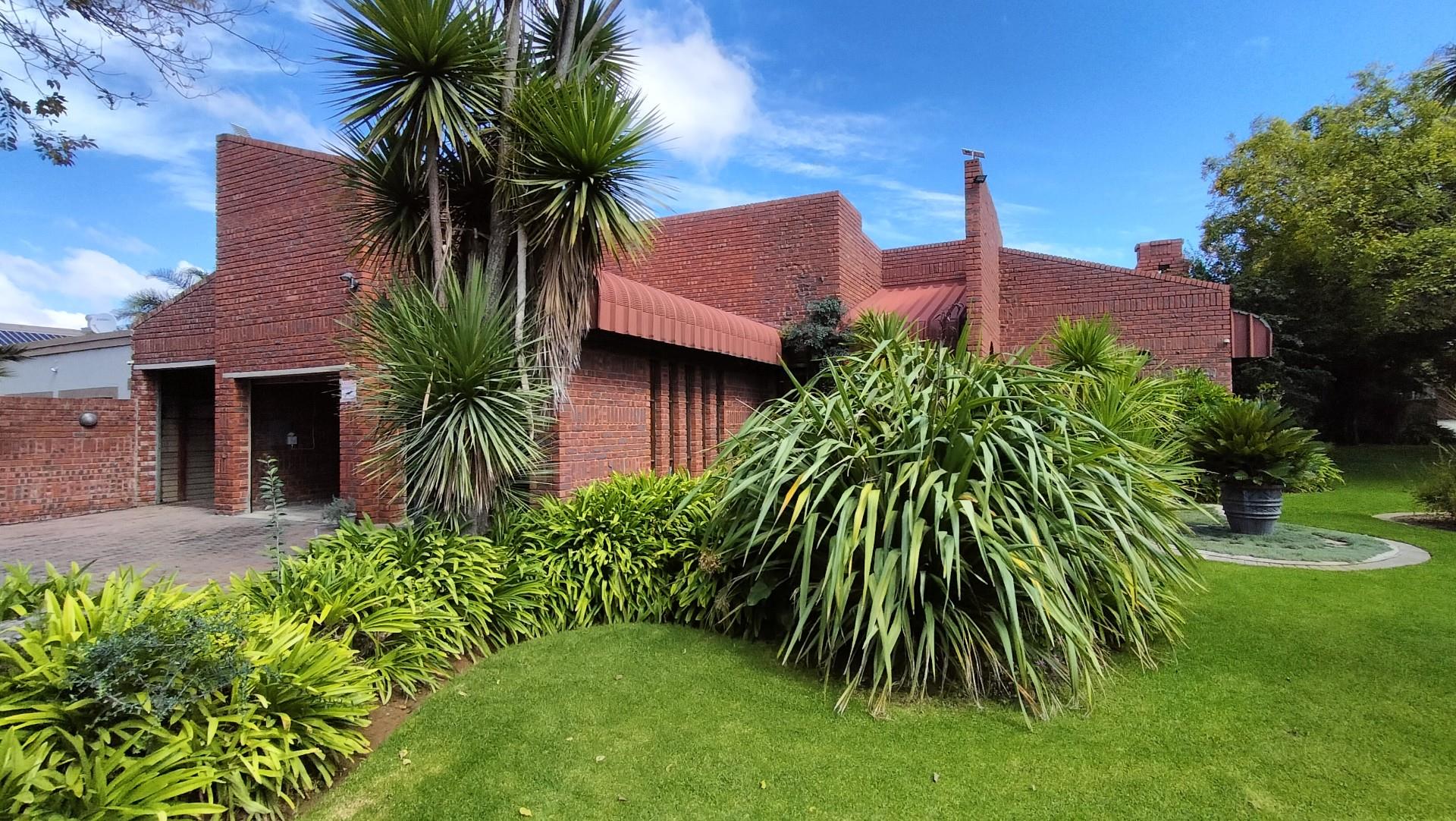 Exclusive Modern Family home with a lot to offer for the selective Buyer