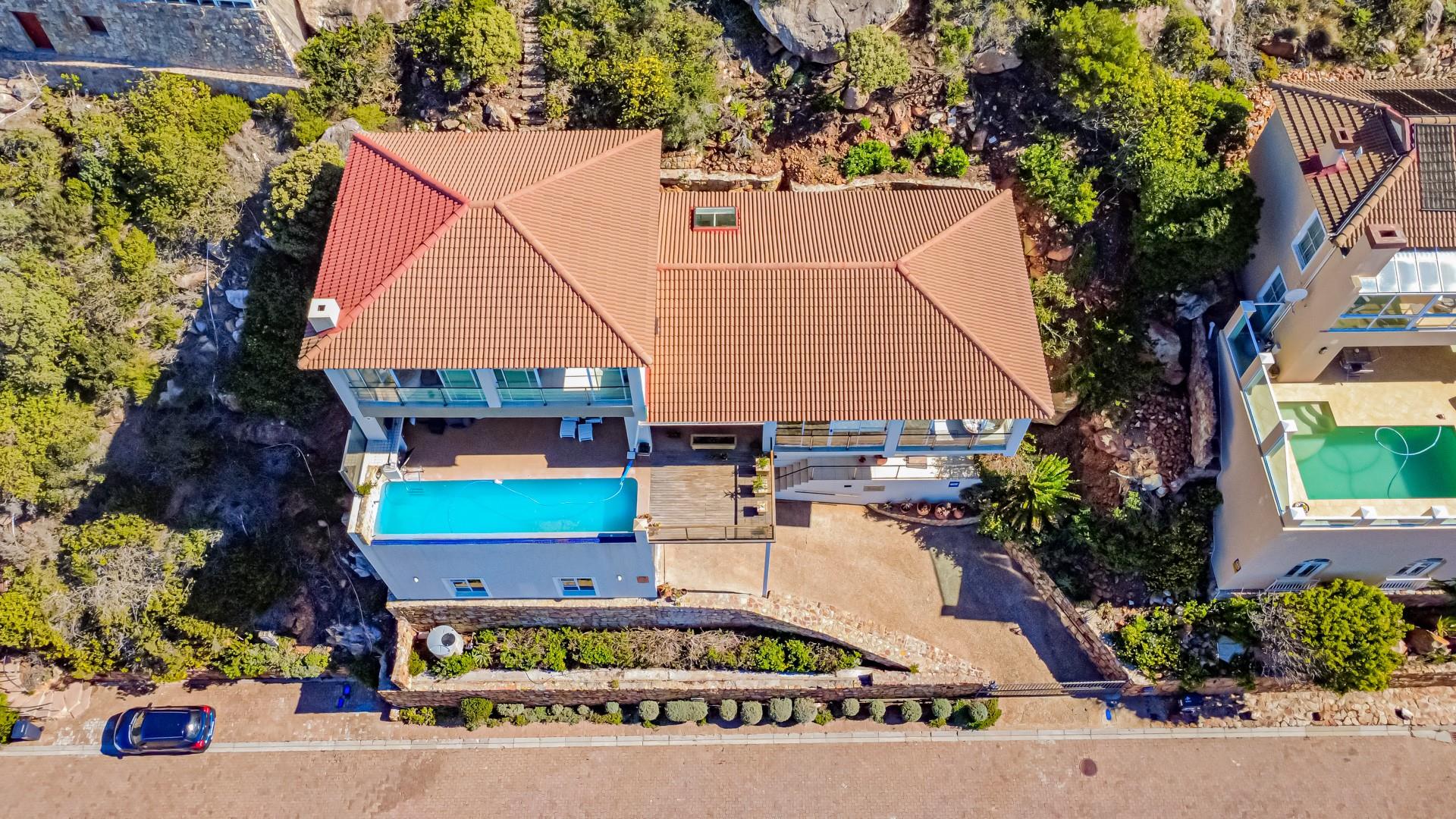 5 bedroom House For Sale in Cairnside, Simons Town