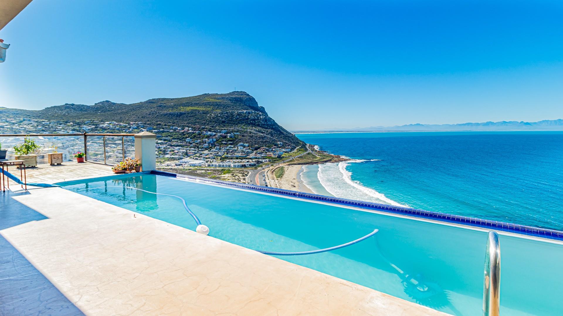 5 bedroom House For Sale in Cairnside, Simons Town