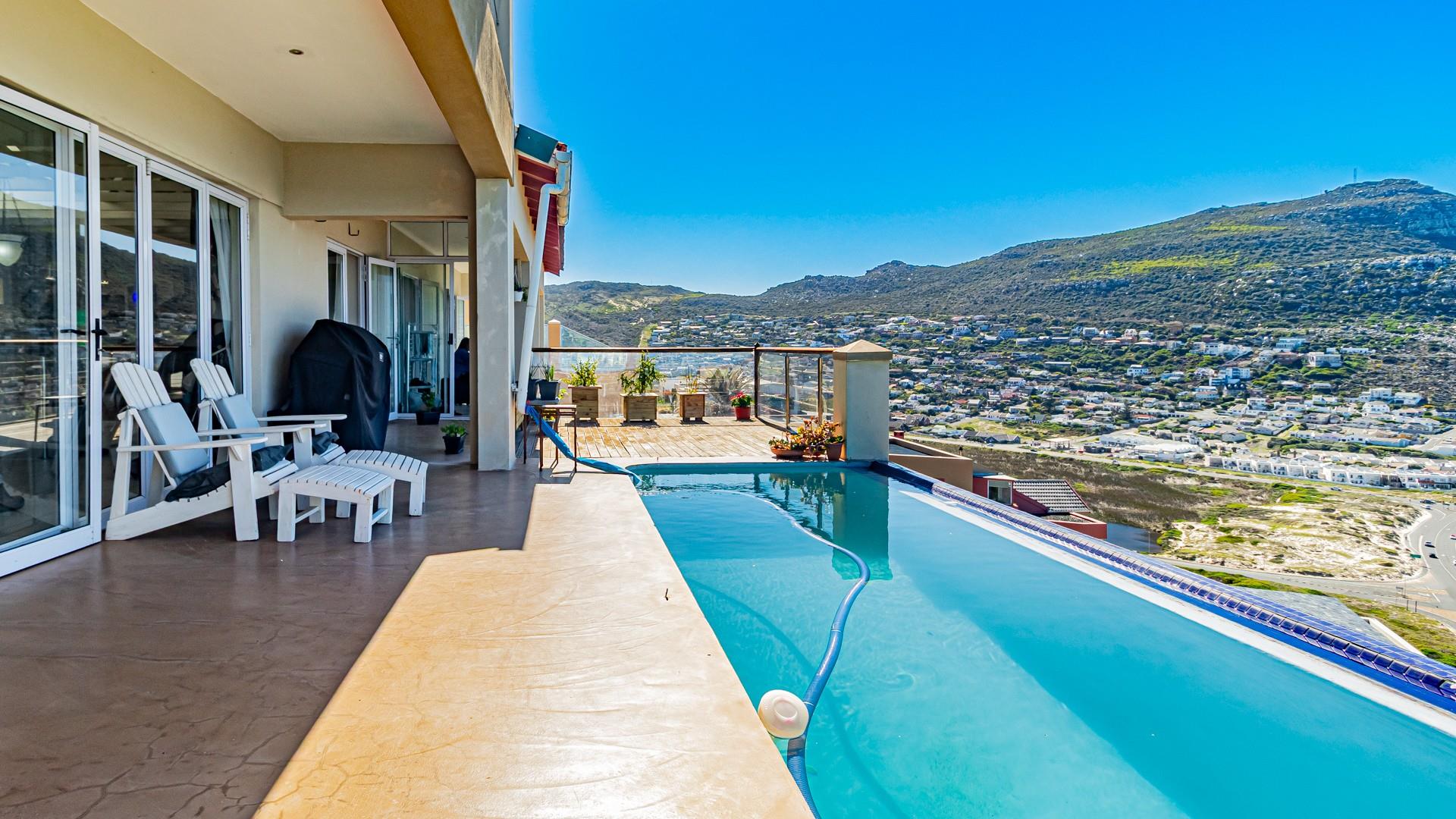 5 bedroom House For Sale in Cairnside, Simons Town