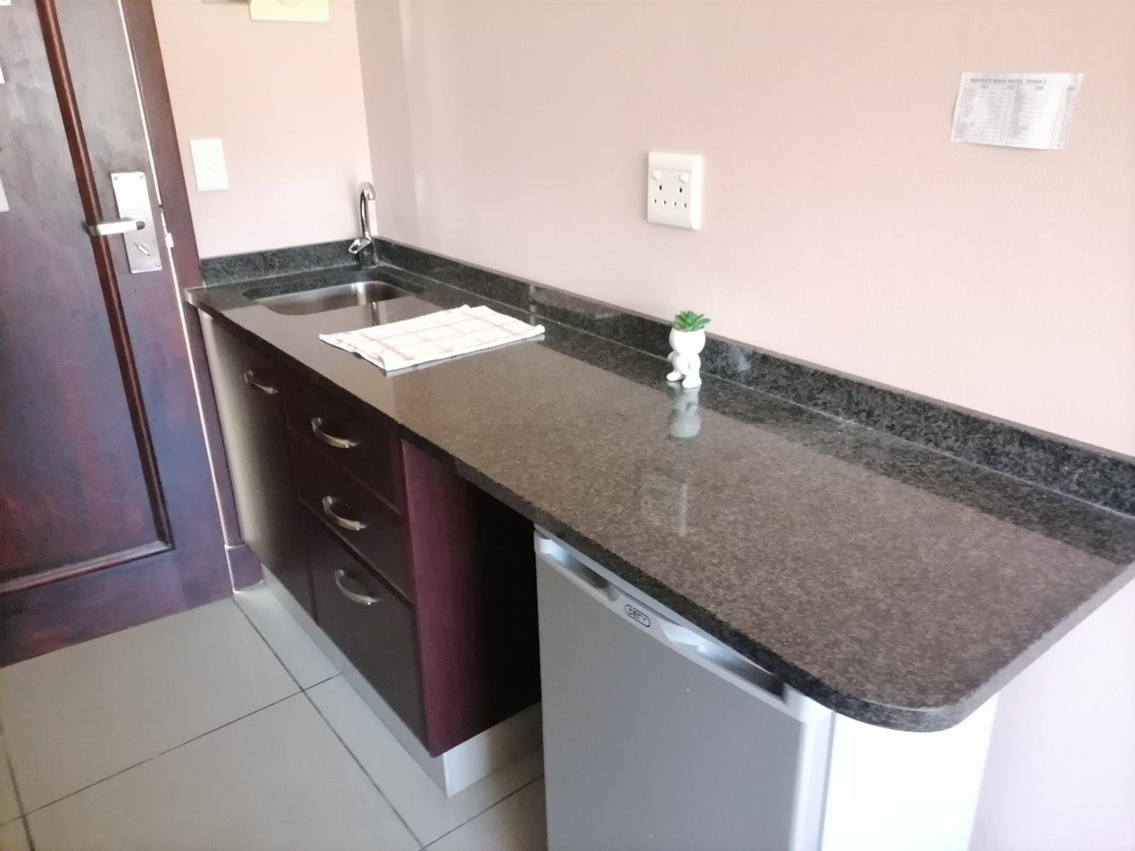 Bachelor apartment To Rent in Ramsgate, Margate, KwaZulu Natal