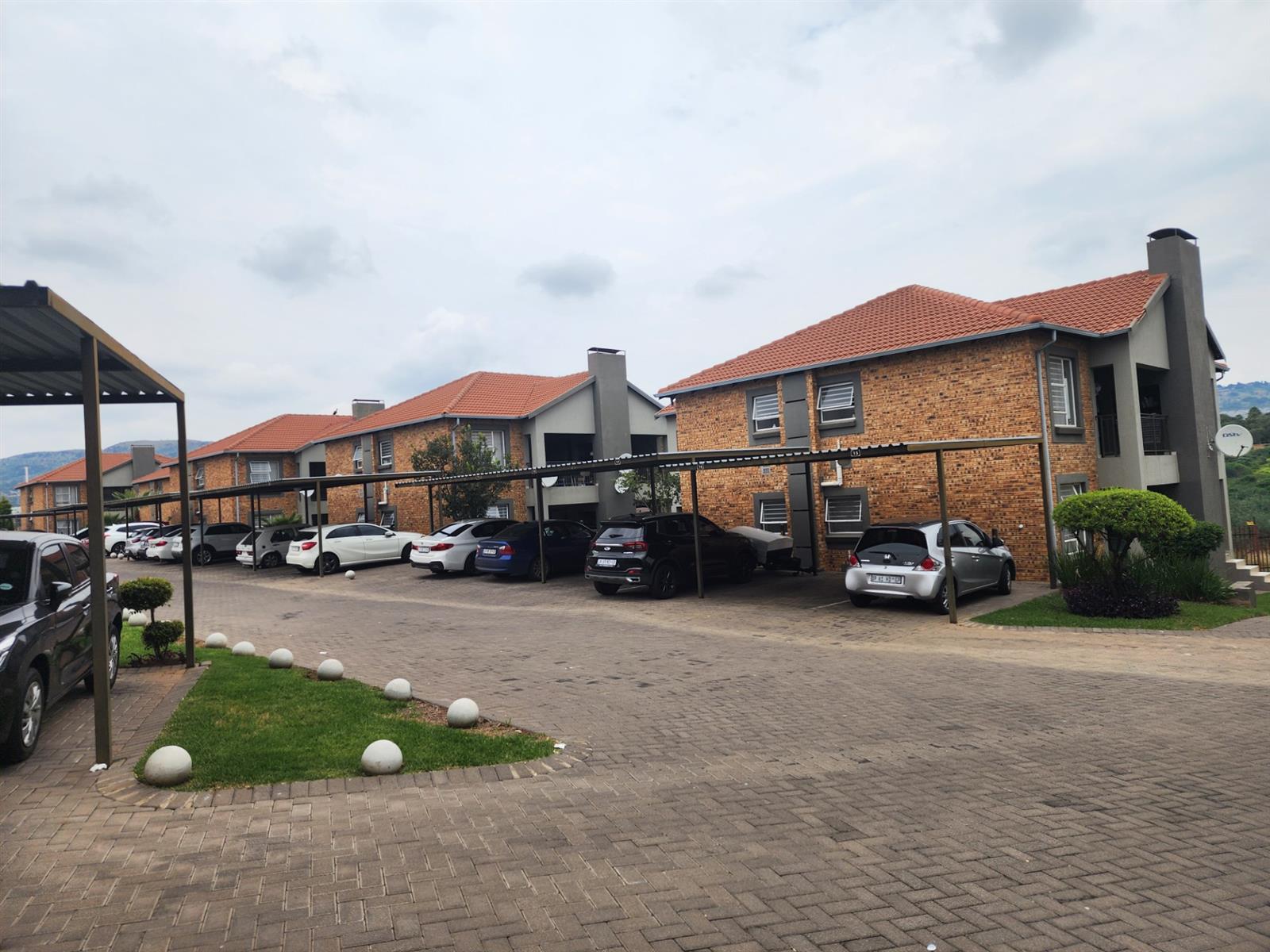 Apartment for sale in Wilgeheuwel, Roodepoort