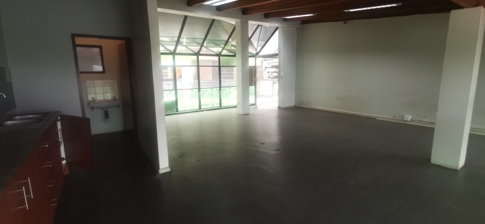 Commercial Property for rent in Lynnwood, Pretoria, 500 m²