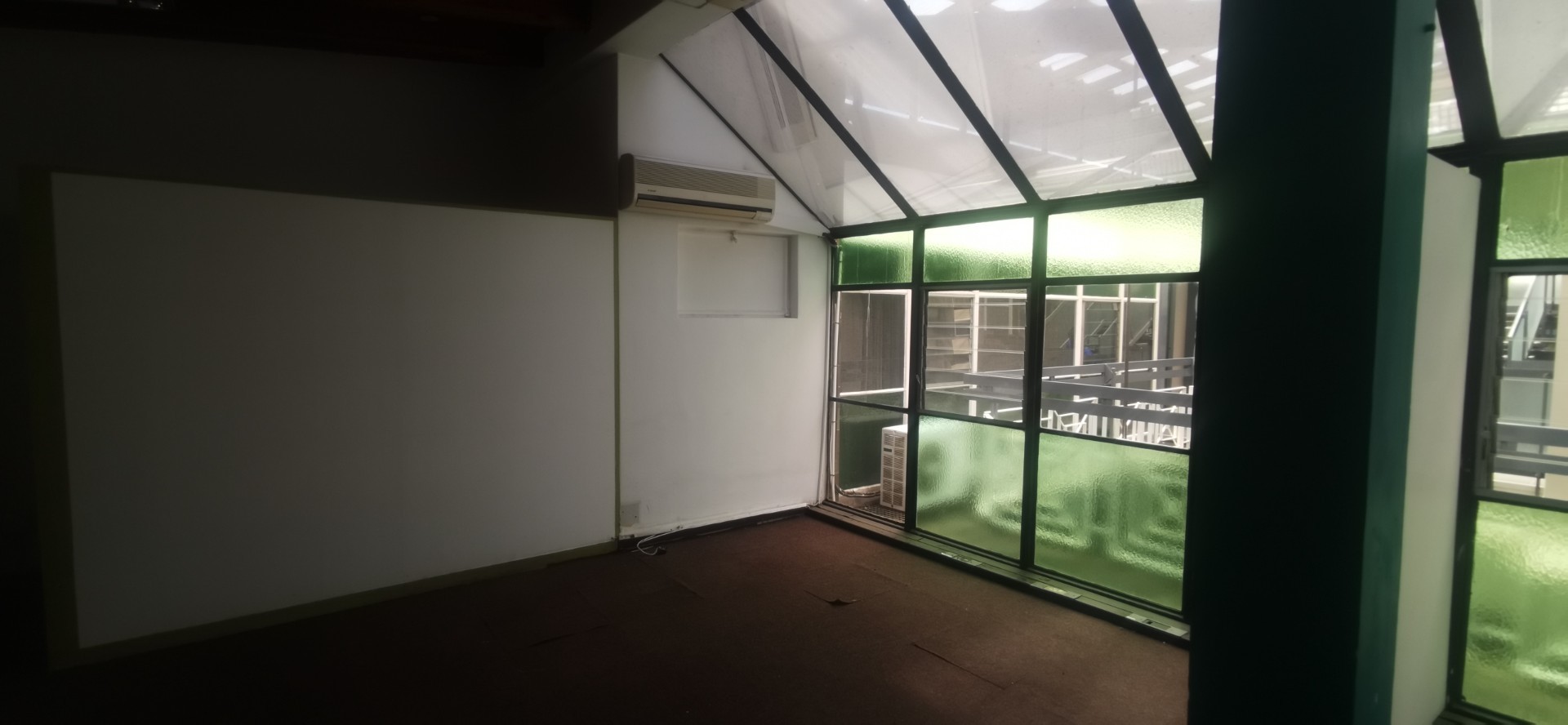 Several rental premises available to rent. Immediately available in a prime location.