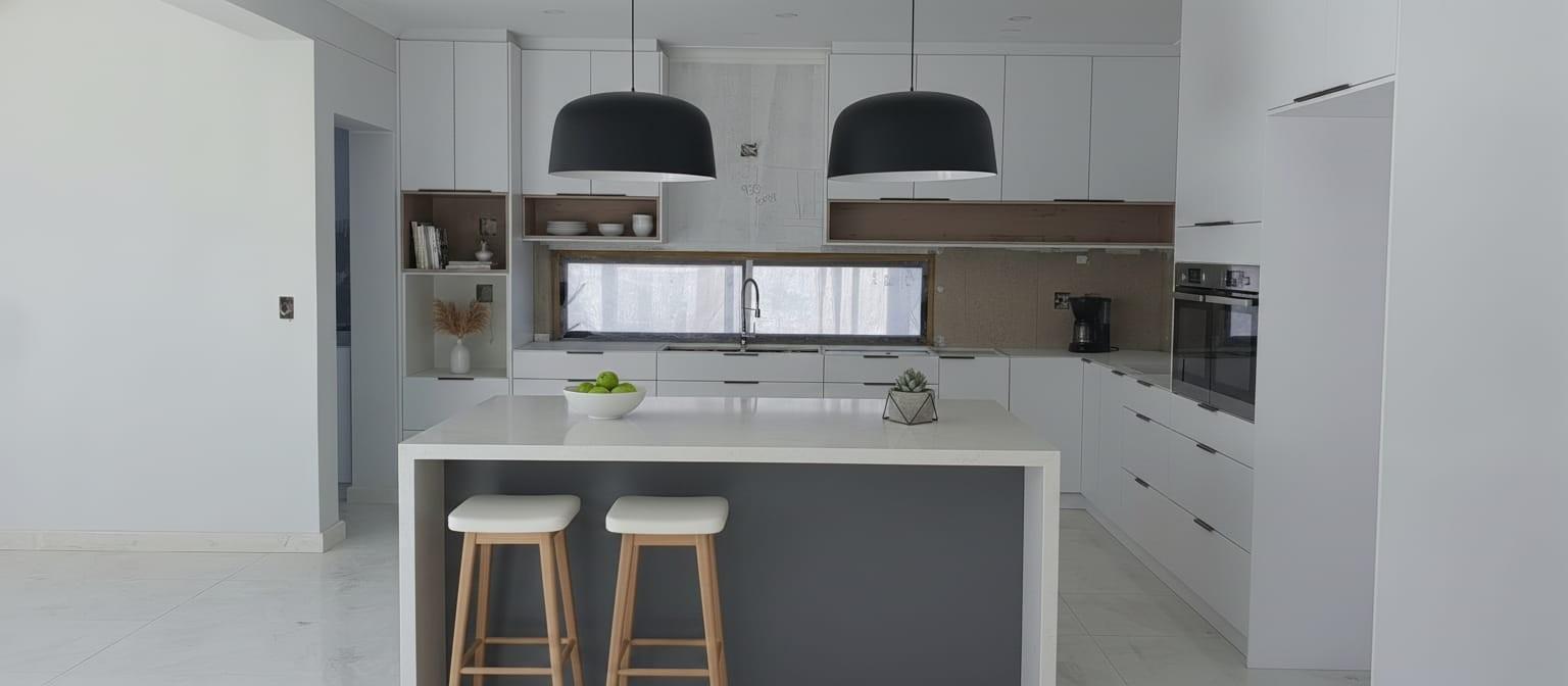 6 BEDROOM 6 BATHROOM MODERN HOUSE IN SANDOWN