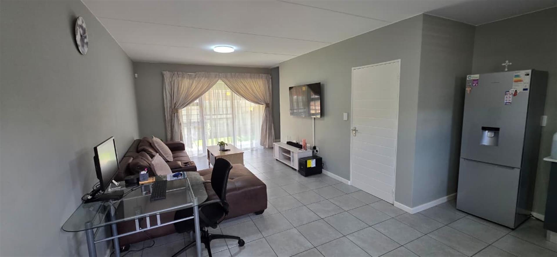 Beautiful Finished Simplex in Terenure, Kempton Park!!!!