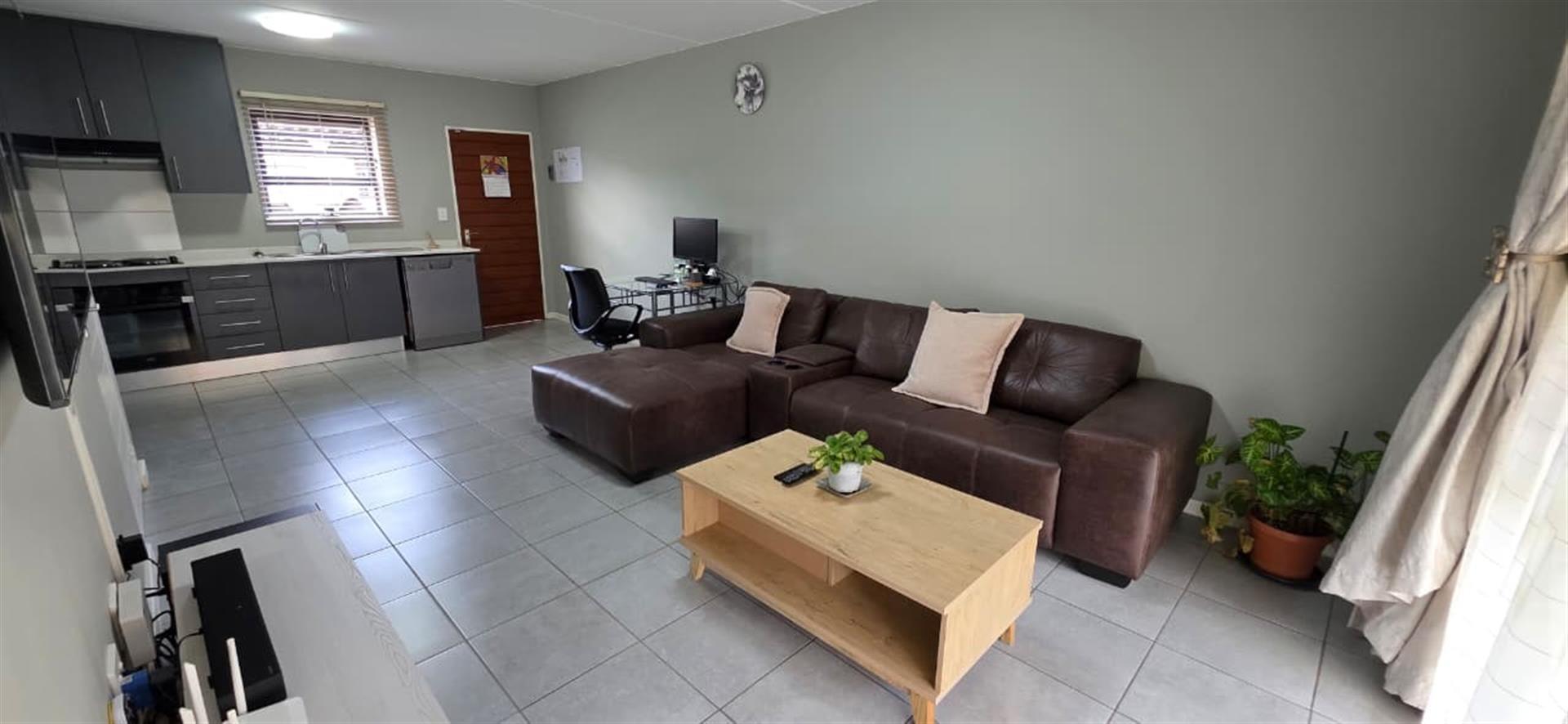 Beautiful Finished Simplex in Terenure, Kempton Park!!!!