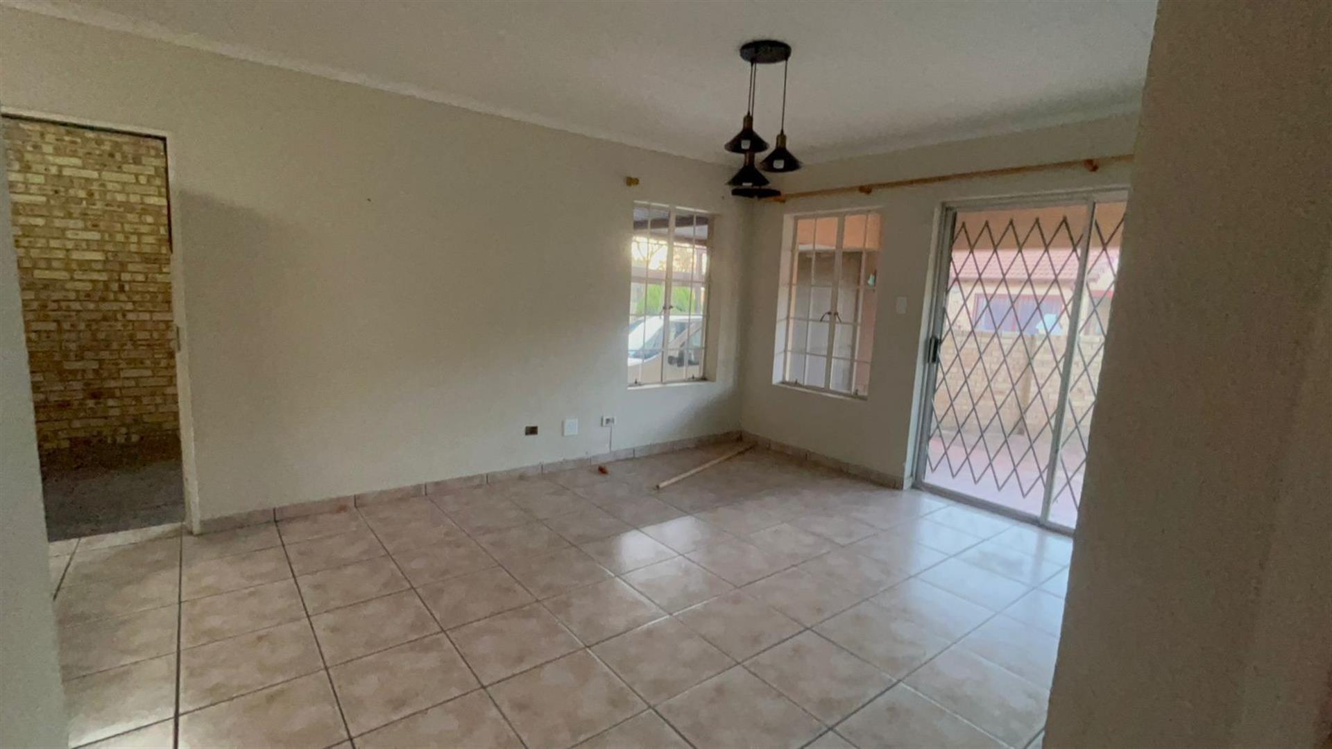2-Bedroom Townhouse For Sale in Sasolburg Central, Sasolburg