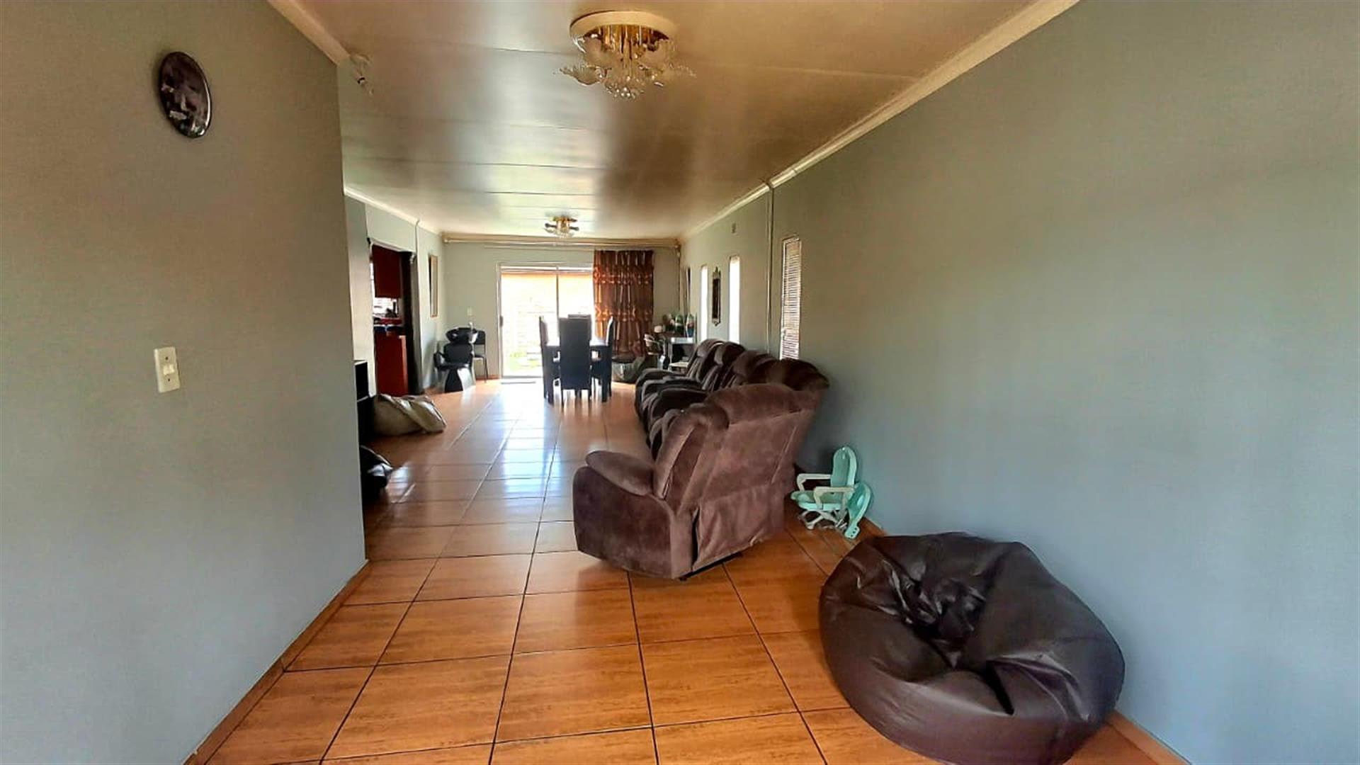 Income-Generating Property: 3-Bedroom House + 2-Bed Flat + Bachelor Unit on Double Stand