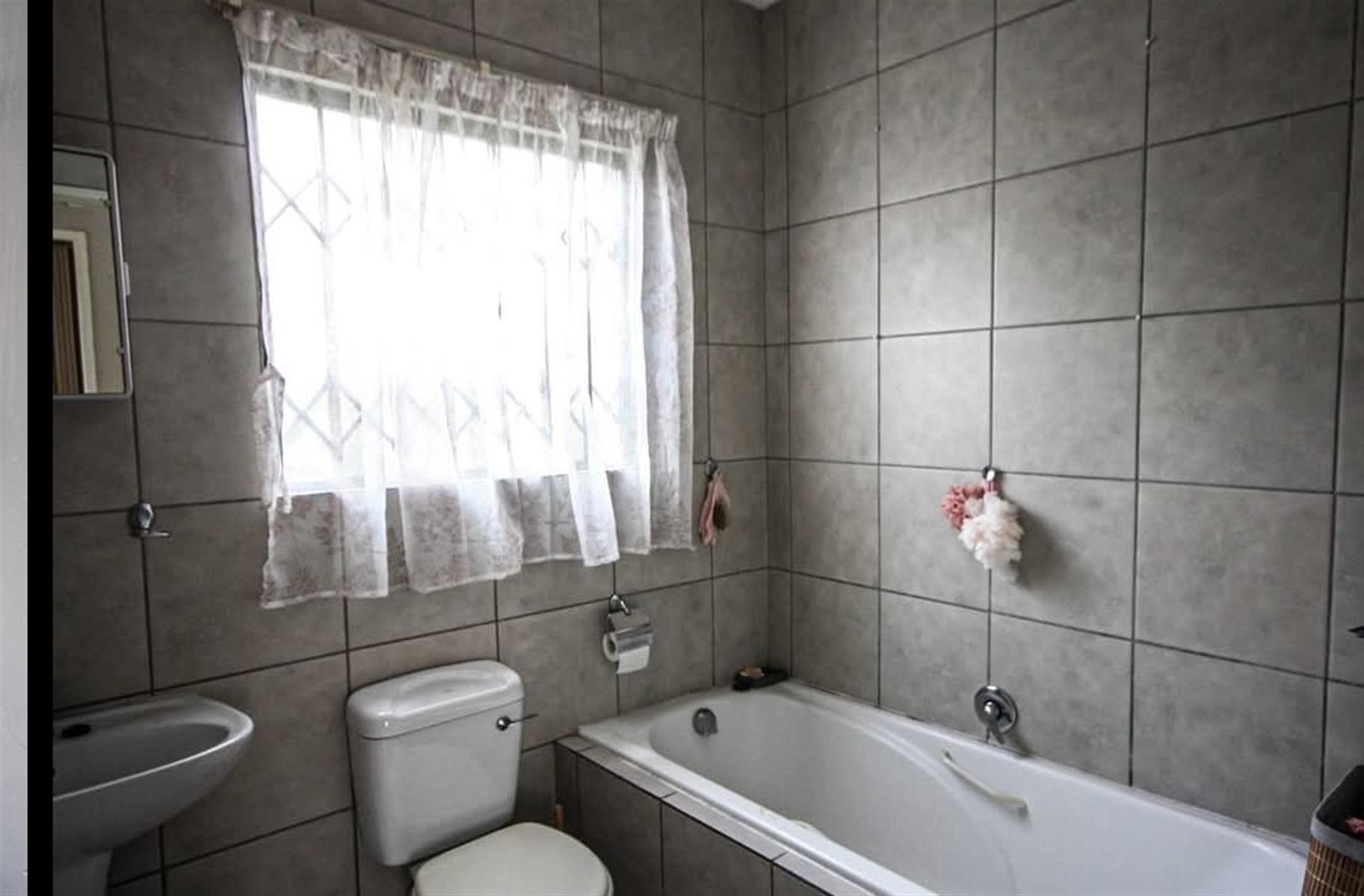 Townhouse For Sale in Bonanne, Vanderbijlpark