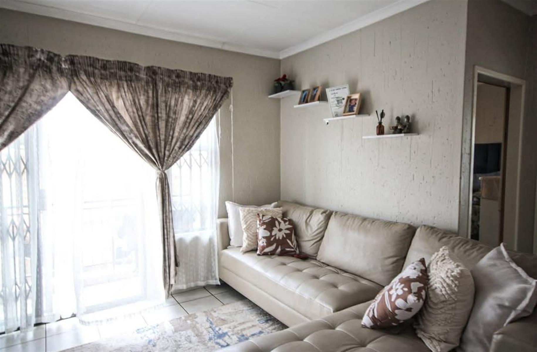 Townhouse For Sale in Bonanne, Vanderbijlpark