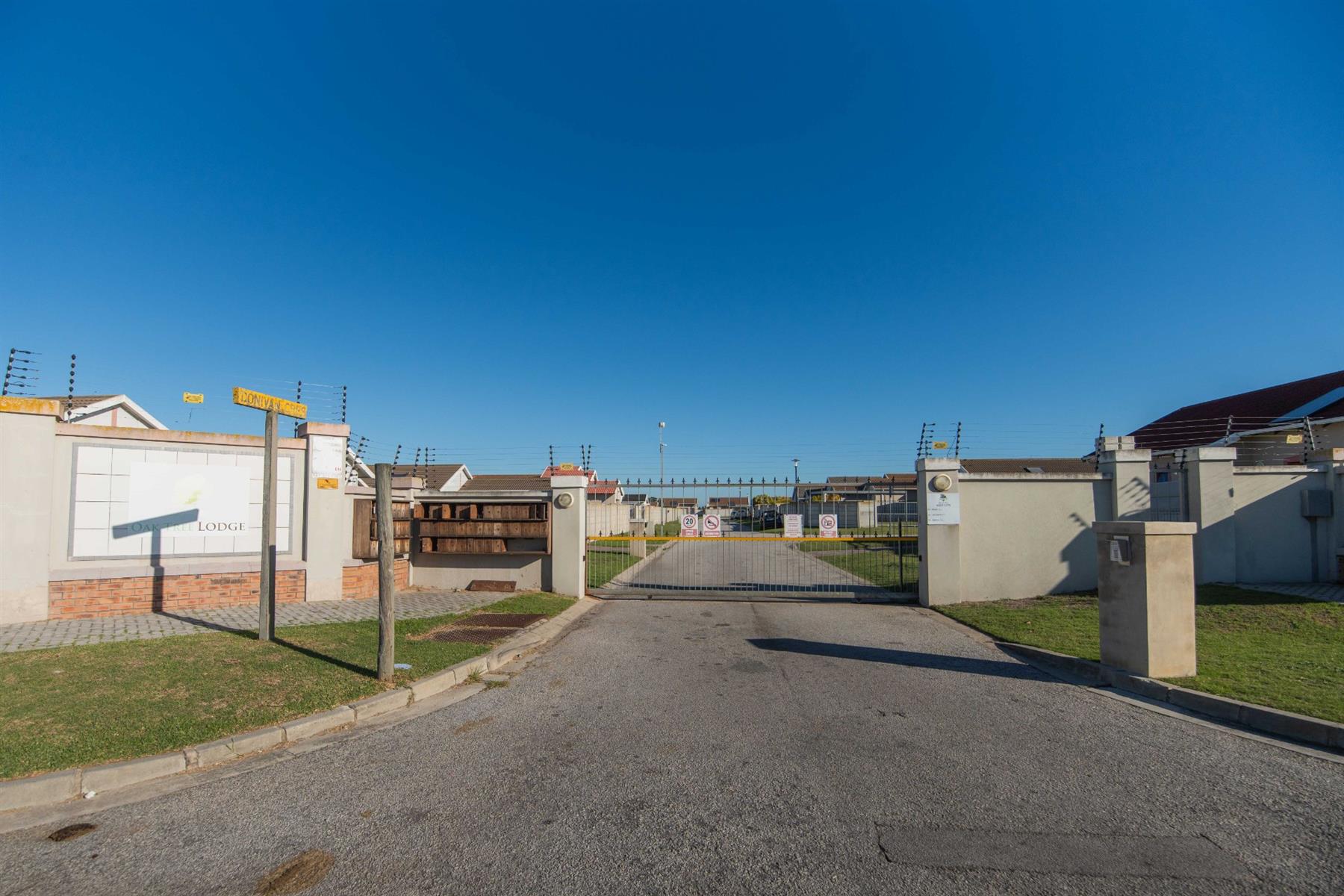 Neat, Cozy, Move In Ready Home in Parsons Vlei