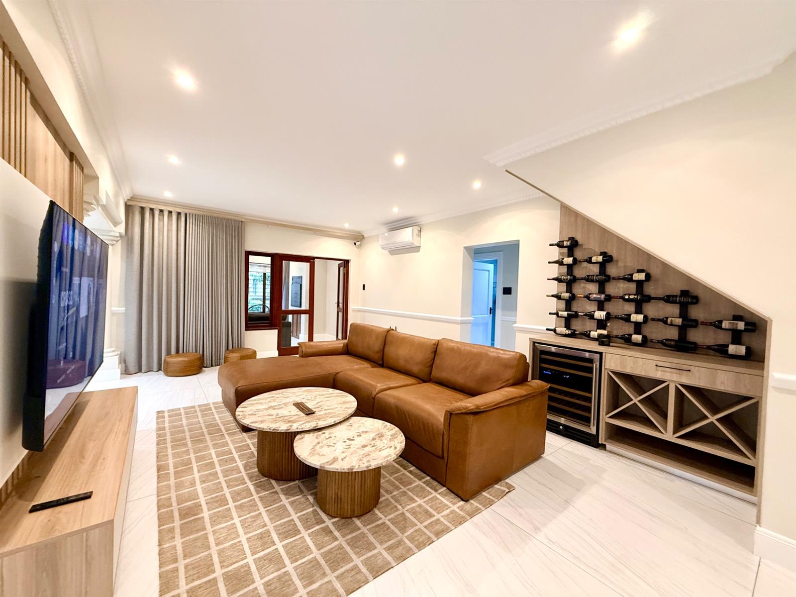 Exquisitely furnished duplex apartment in a secure complex in Hyde Park for Rent