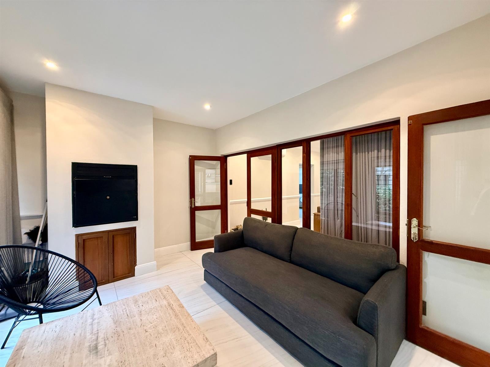 Exquisitely furnished duplex apartment in a secure complex in Hyde Park for Rent