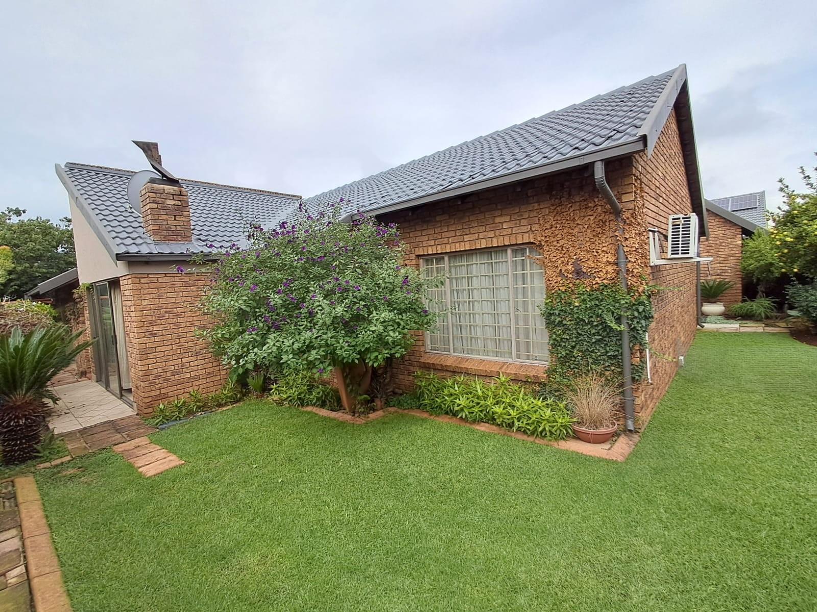 2 Bedroom Townhouse For Sale in Rooihuiskraal North Centurion Gauteng
