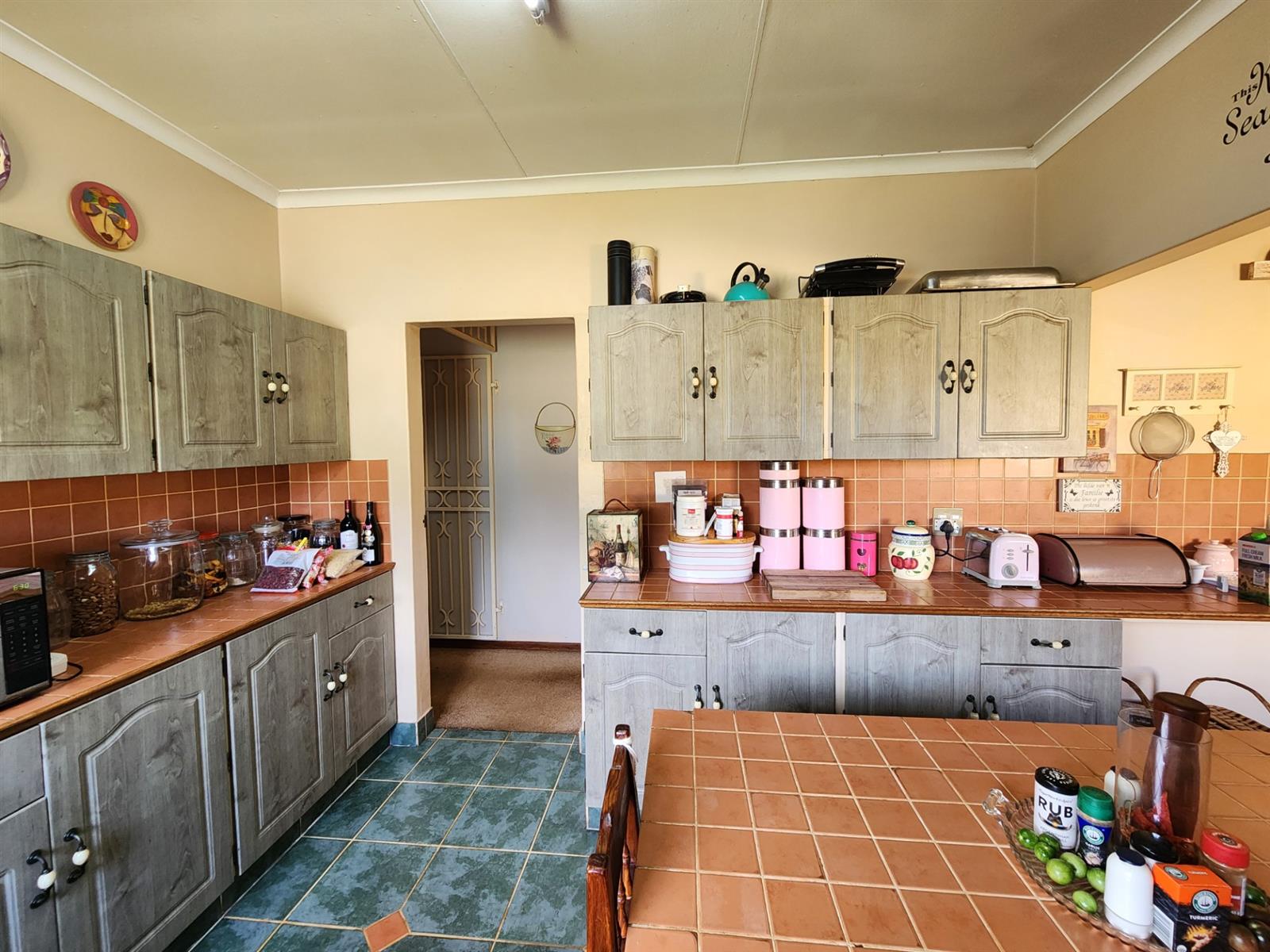5 Bedroom, Including Flat, 3 Bathroom House with Pool, Borehole for sale in Valhalla Centurion