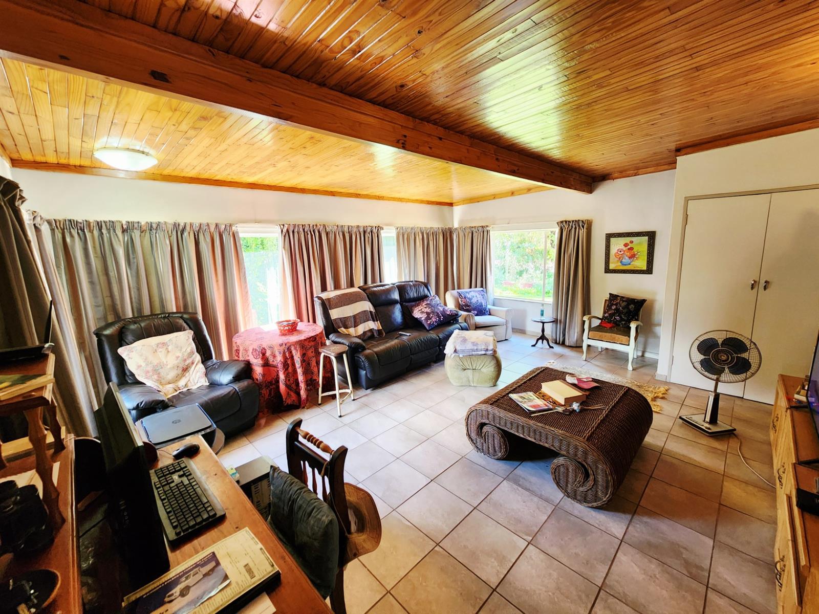 5 Bedroom, Including Flat, 3 Bathroom House with Pool, Borehole for sale in Valhalla Centurion