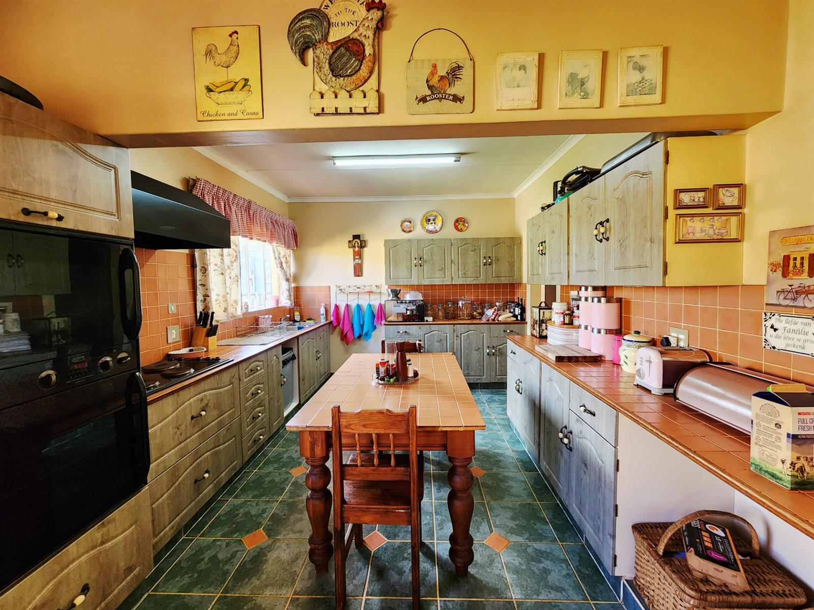 5 Bedroom, Including Flat, 3 Bathroom House with Pool, Borehole for sale in Valhalla Centurion