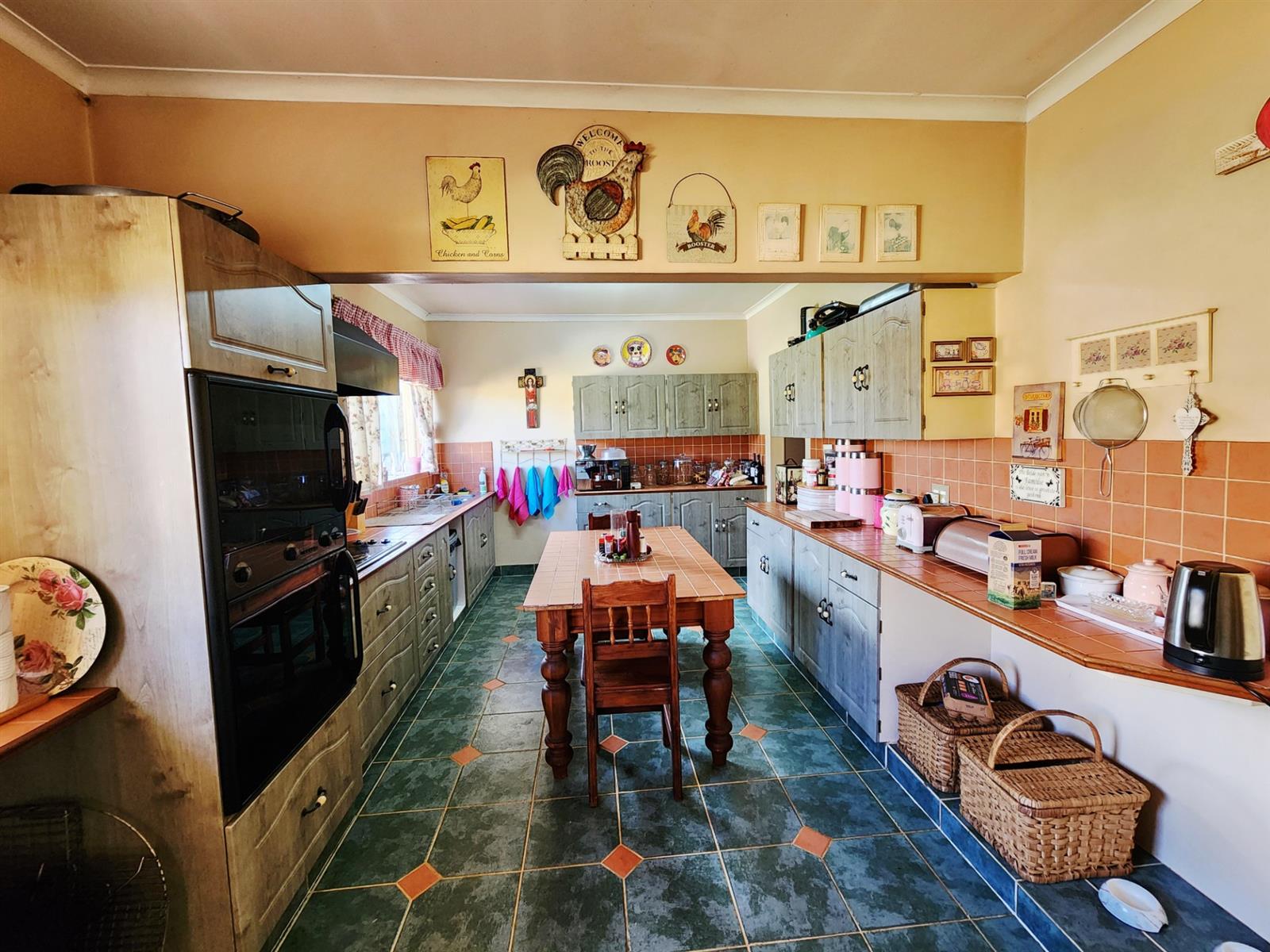 5 Bedroom, Including Flat, 3 Bathroom House with Pool, Borehole for sale in Valhalla Centurion