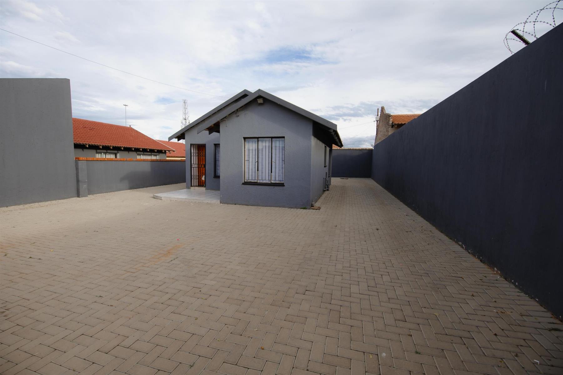 2 Bedroom House For Sale in Toekomsrus, Randfontein
