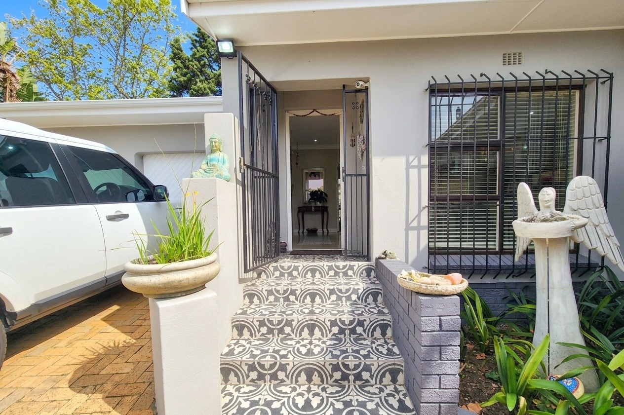Spacious Family Home with Entertainer’s Backyard in Door De Kraal