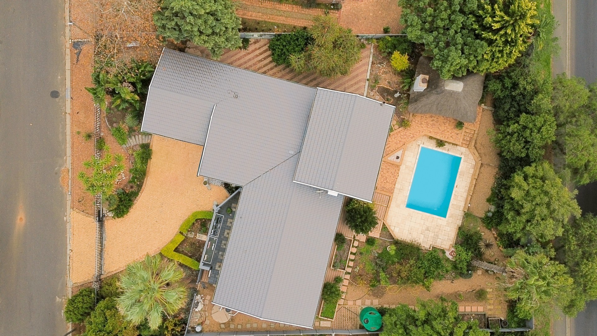 Spacious Family Home with Entertainer’s Backyard in Door De Kraal