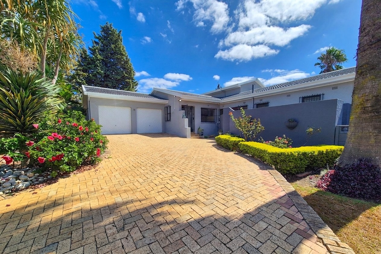 Spacious Family Home with Entertainer’s Backyard in Door De Kraal