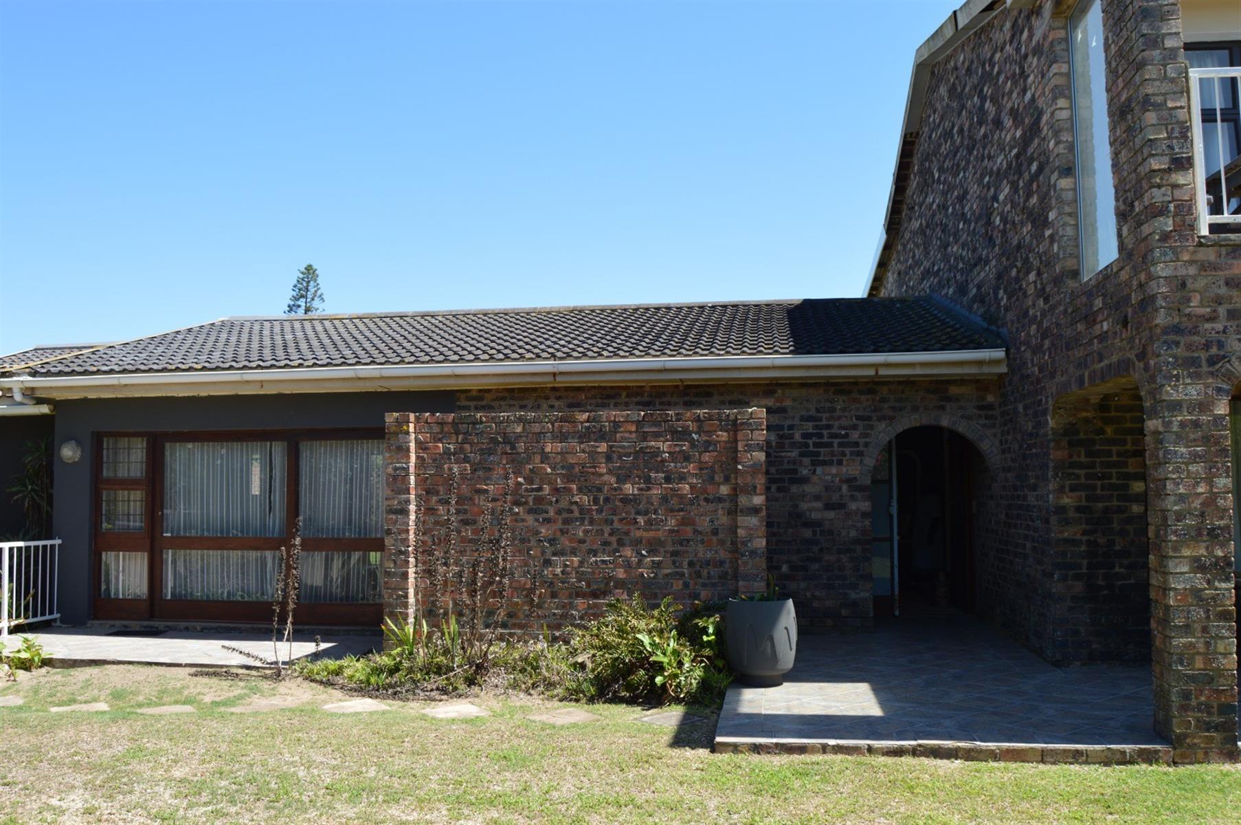 Double Story Face Brick house in the sought after part of Port Alfred