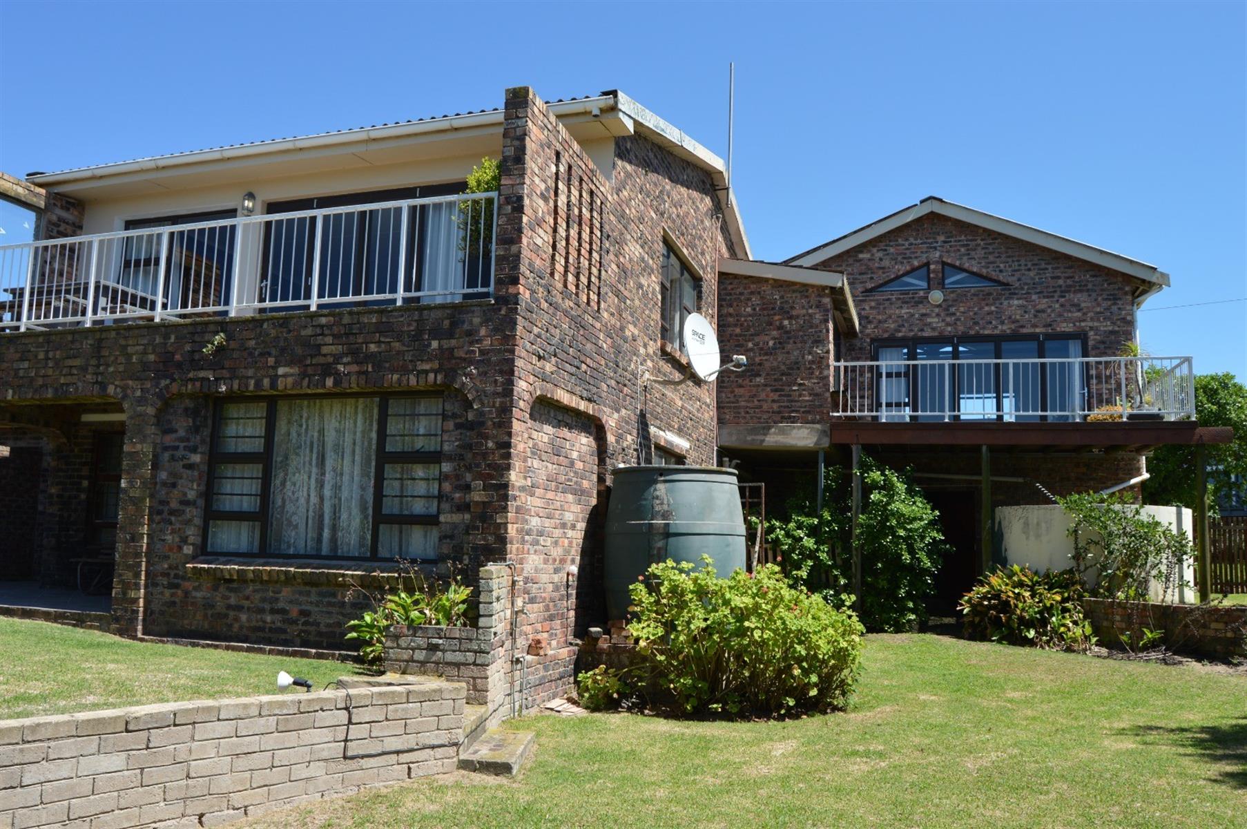 Double Story Face Brick house in the sought after part of Port Alfred