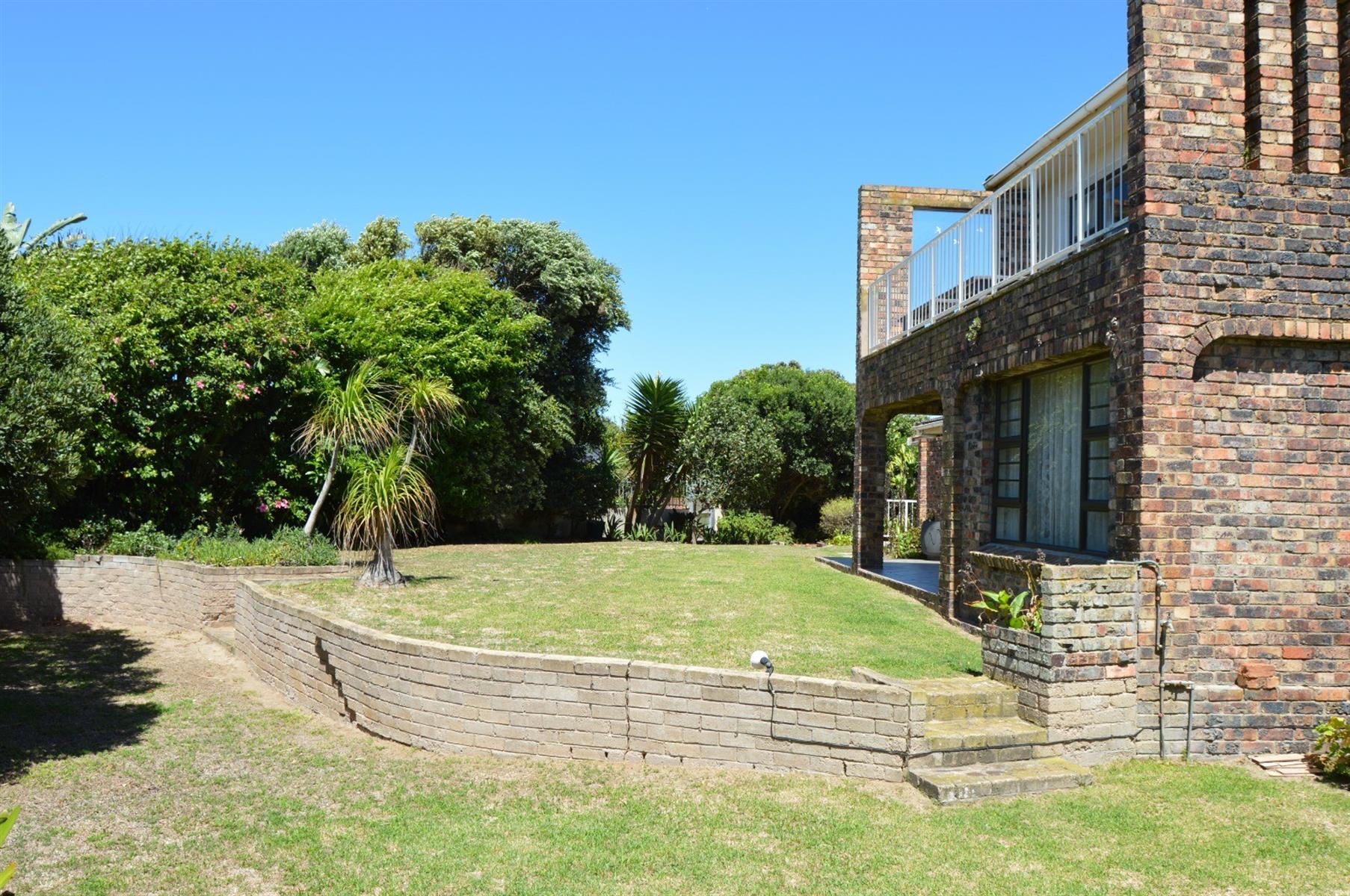 Double Story Face Brick house in the sought after part of Port Alfred