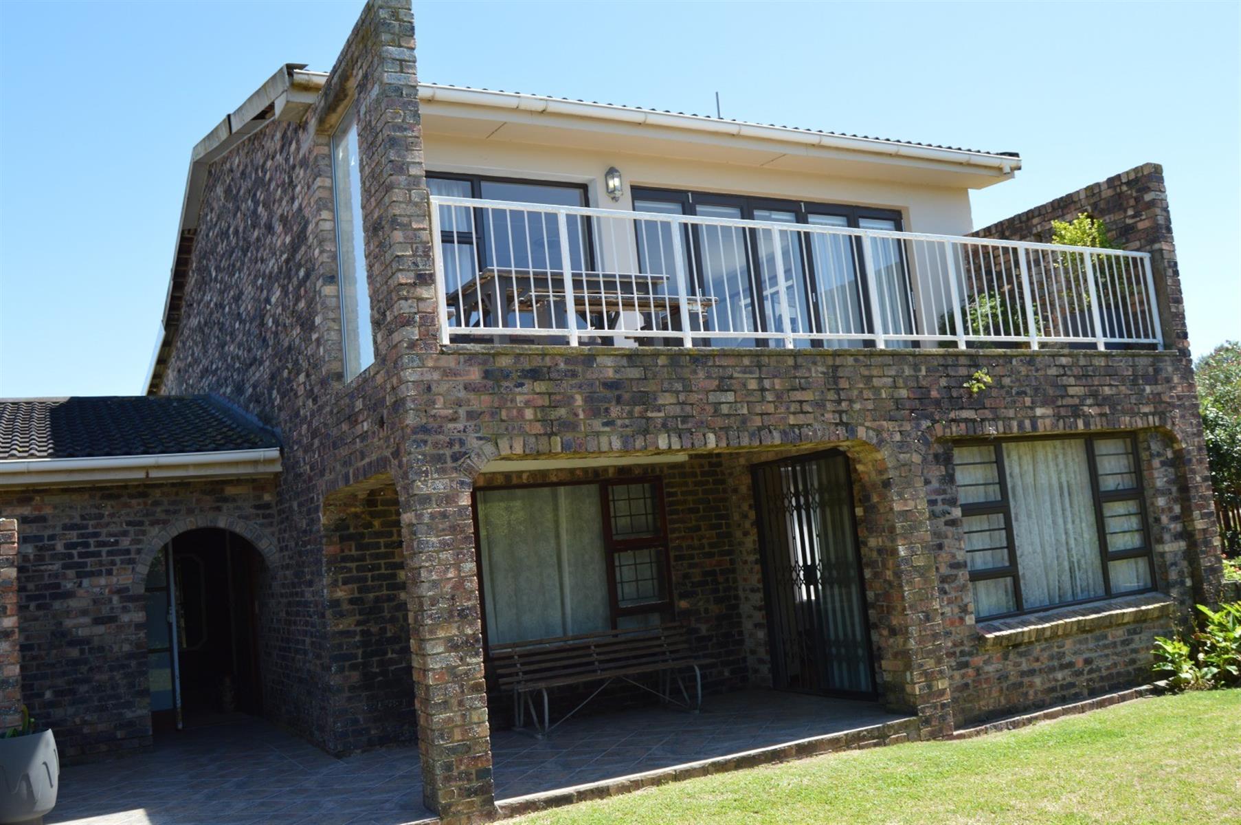 Double Story Face Brick house in the sought after part of Port Alfred