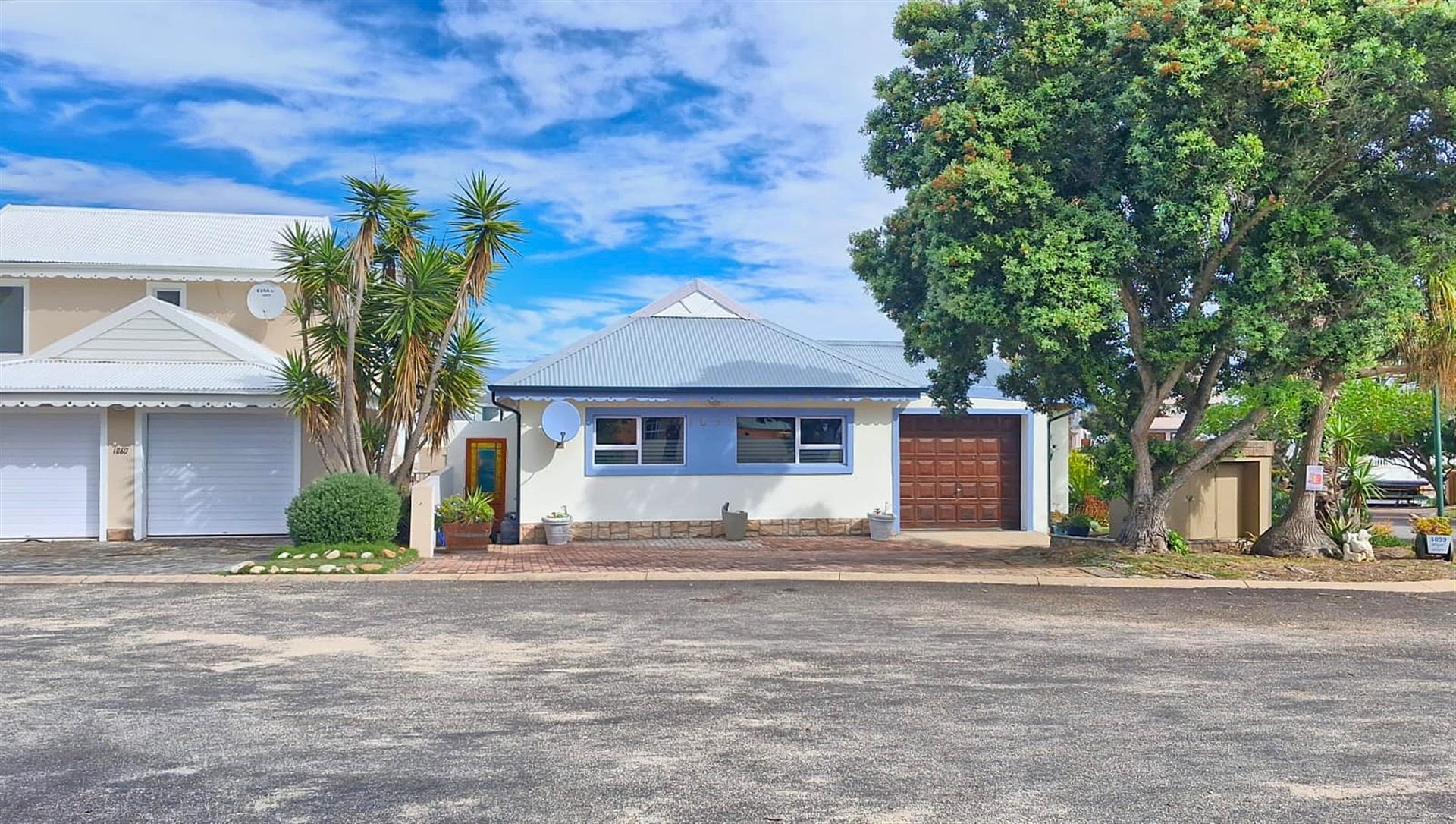 Phase 1 Marina Martinique Gem - 3 Bedroom Home Steps from Canals | Inverter, Slipway Access