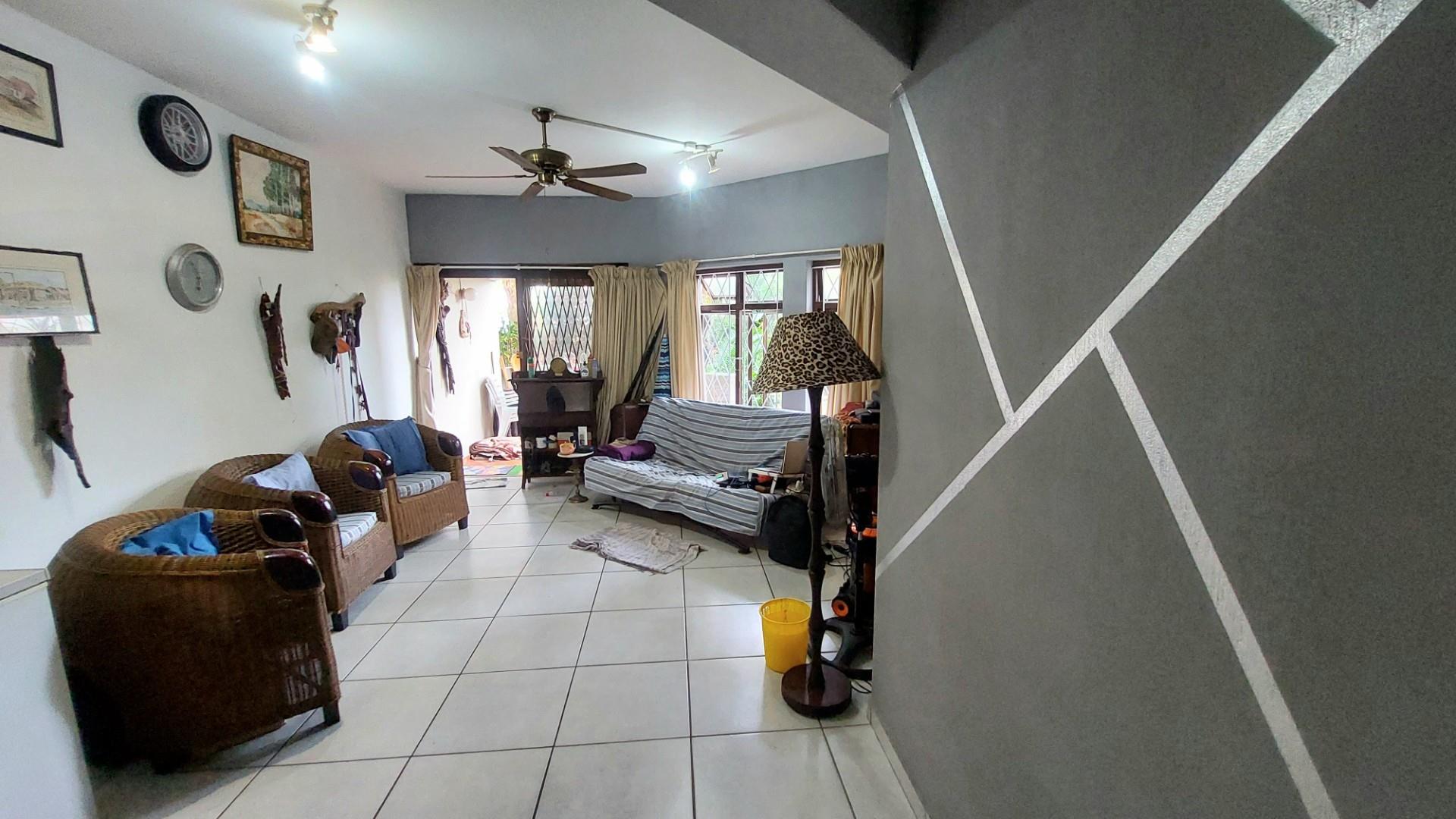 Pet-friendly coastal sanctuary steps from Manaba Beach