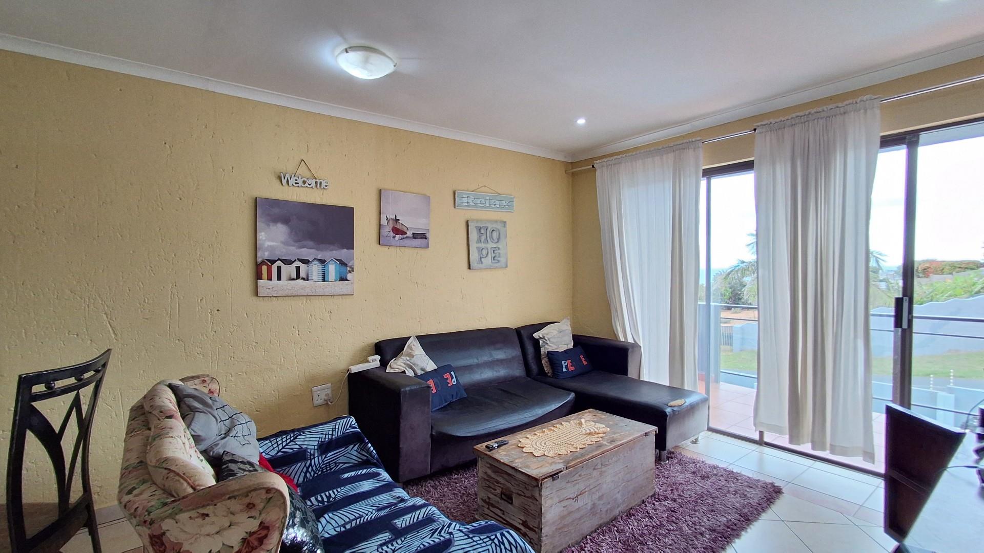 Modern coastal apartment overlooking pool in prime Manaba