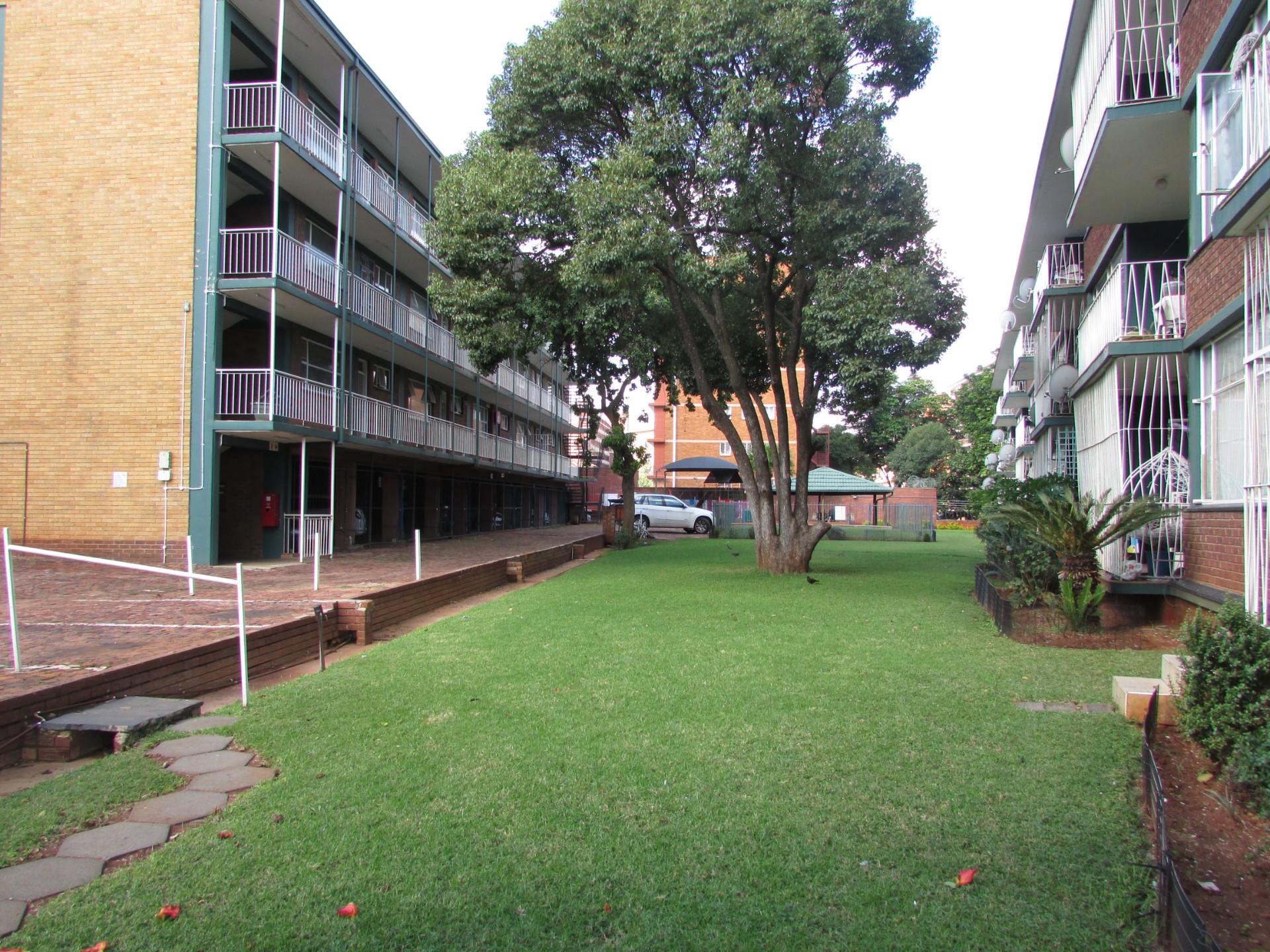 Spacious Apartment with Balcony in Wonderboom South