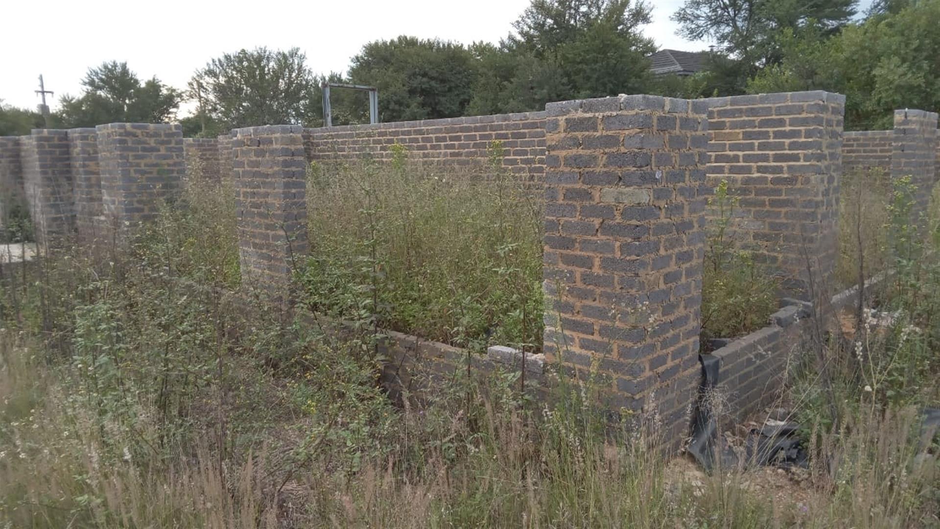 UNFINISHED GEM WITH STUNNING VIEWS - CREATE YOUR DREAM ESCAPE
