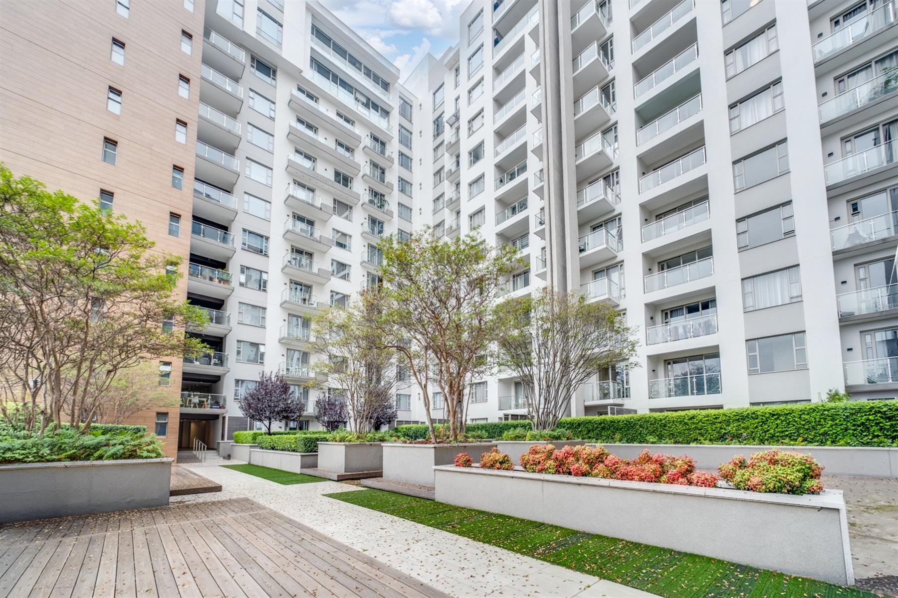One of the Largest 2bed Apartments in the Tyrwhitt, Rosebank