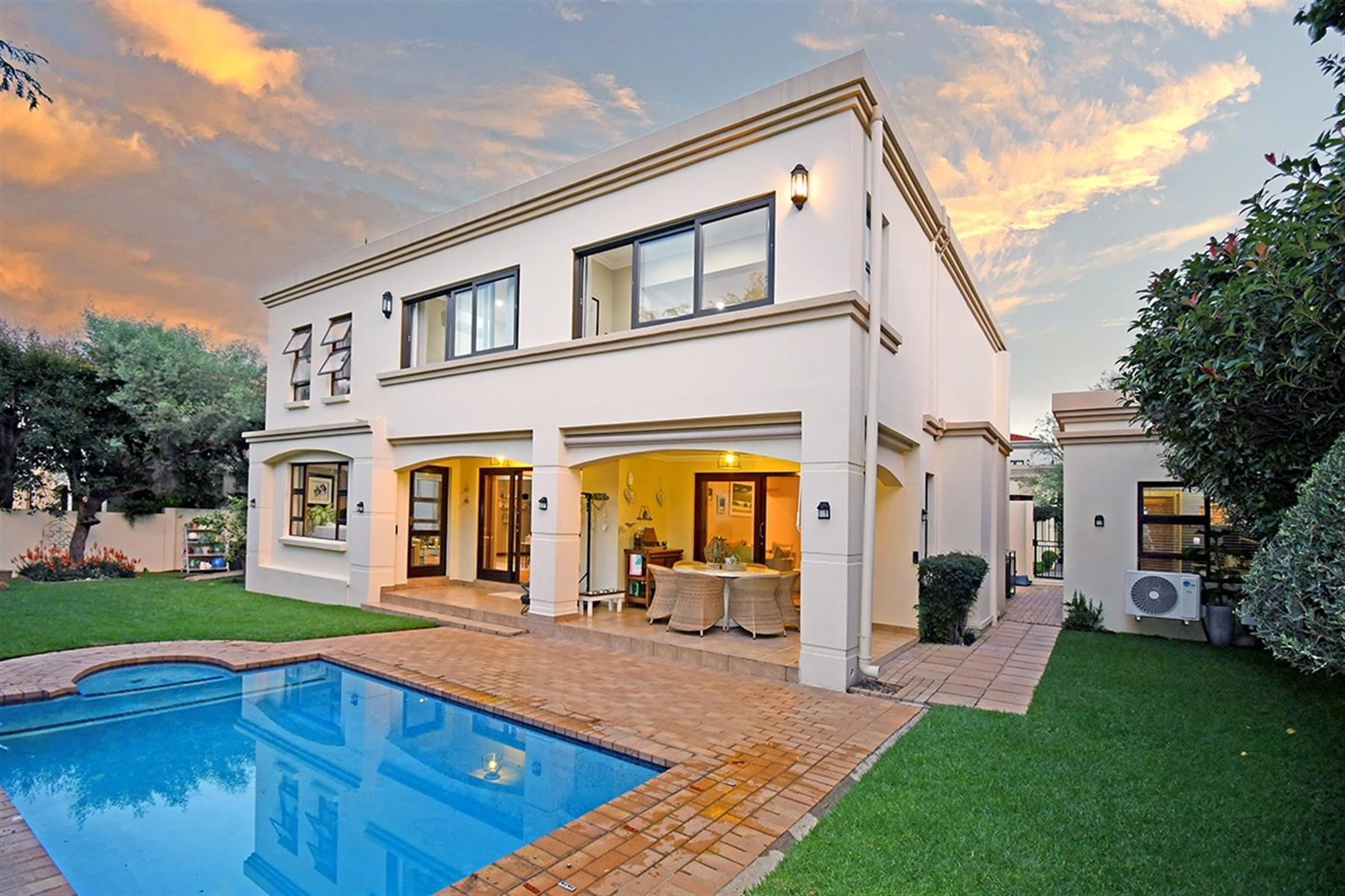 Effortless Luxury and Secure Estate Living in Prestigious Villa di Castello, Sunninghill