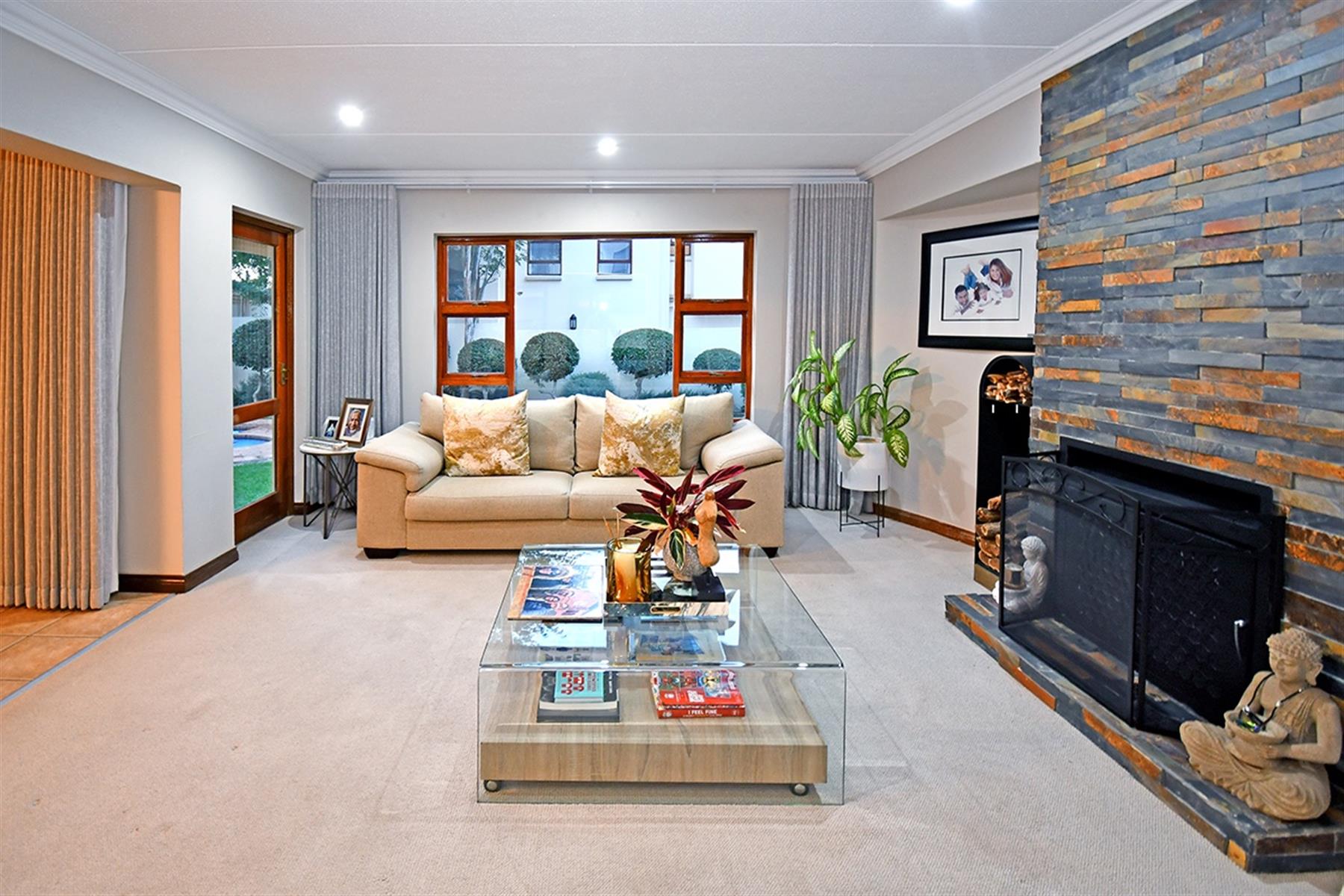 Effortless Luxury and Secure Estate Living in Prestigious Villa di Castello, Sunninghill