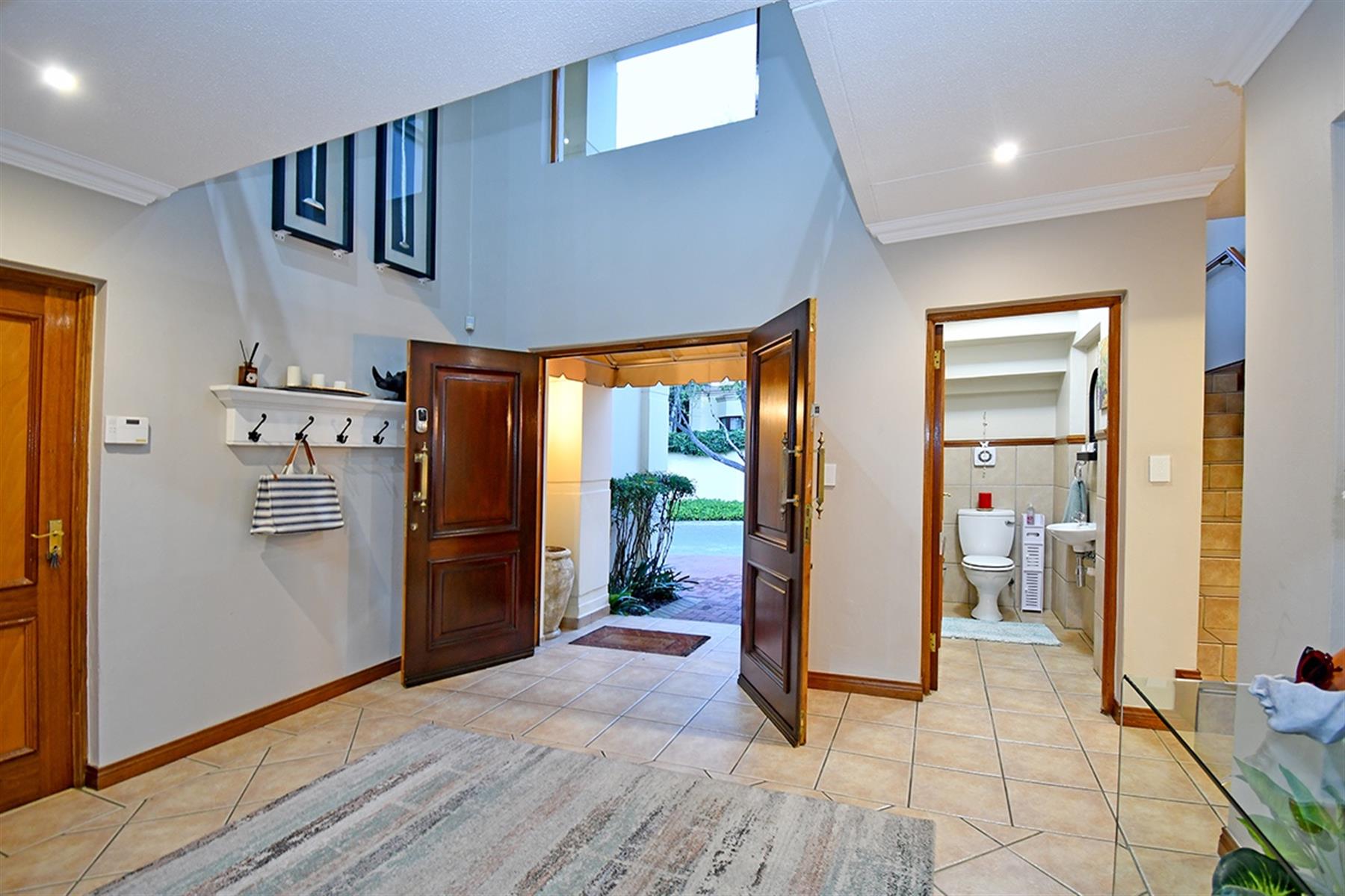 Effortless Luxury and Secure Estate Living in Prestigious Villa di Castello, Sunninghill