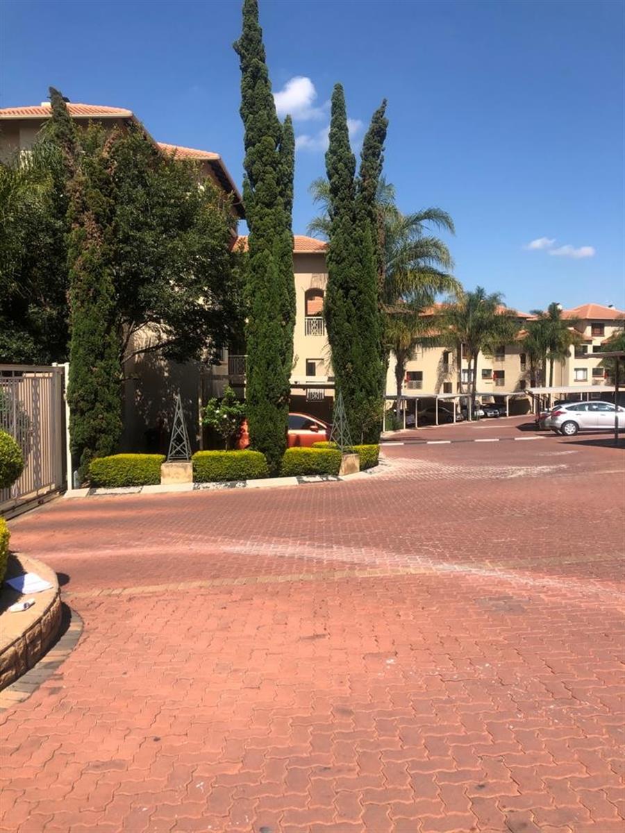 Apartment for sale in Sunninghill, Sandton, 85 m²