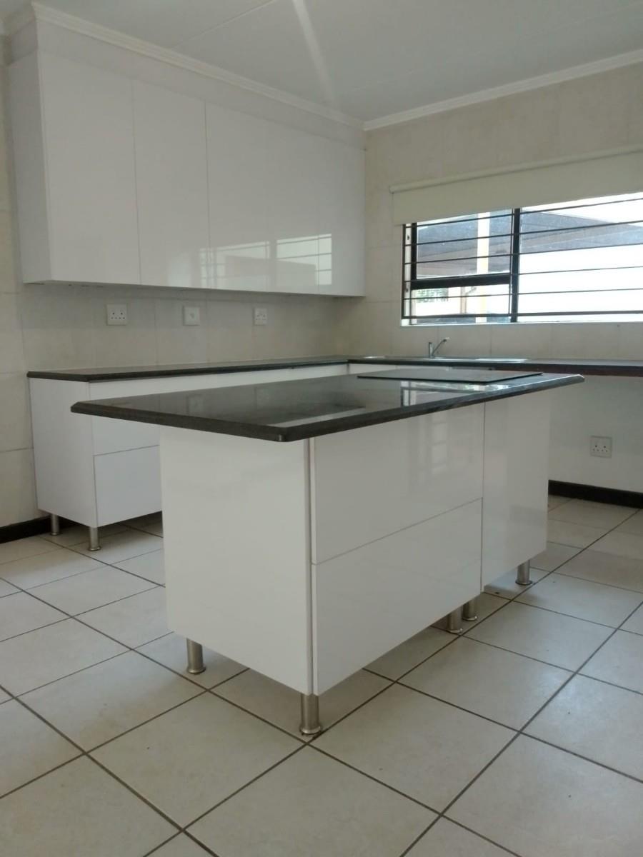 Apartment for sale in Sunninghill, Sandton, 85 m²