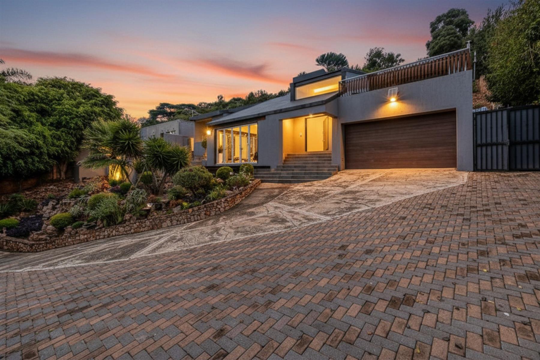 Hillside Luxury Home with Panoramic Views
